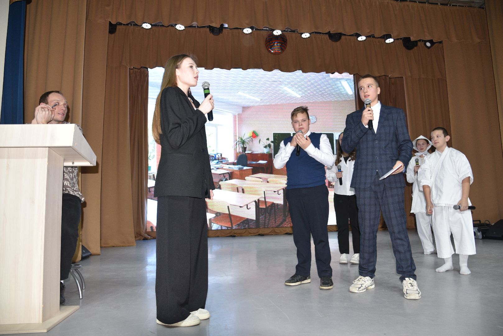 лотошино, лотошинский цдк, квн, школьники, школьный квн,