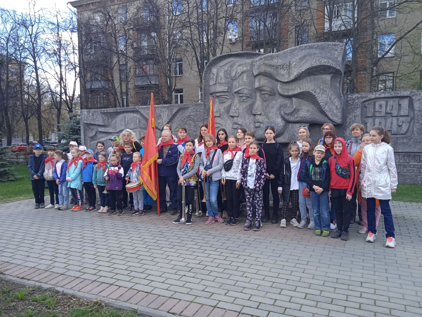 субботник, пионерский, бронепоезд, памятник, Москвич, монумент