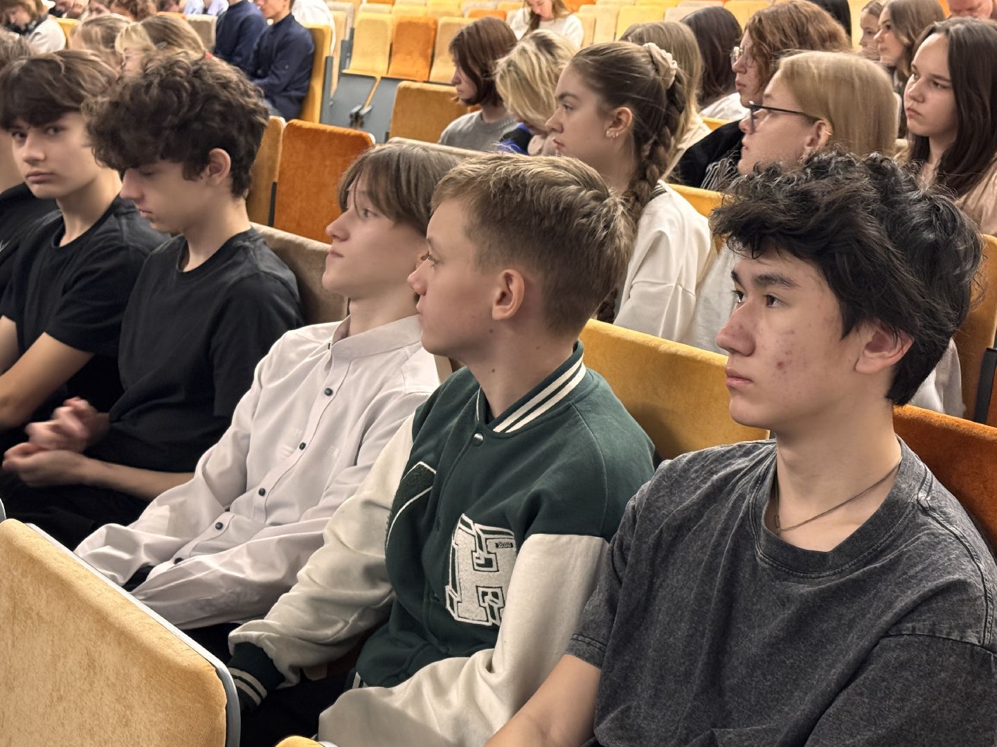 Одинцово, Читаем классику, Чехов, Медведь, вертикакли