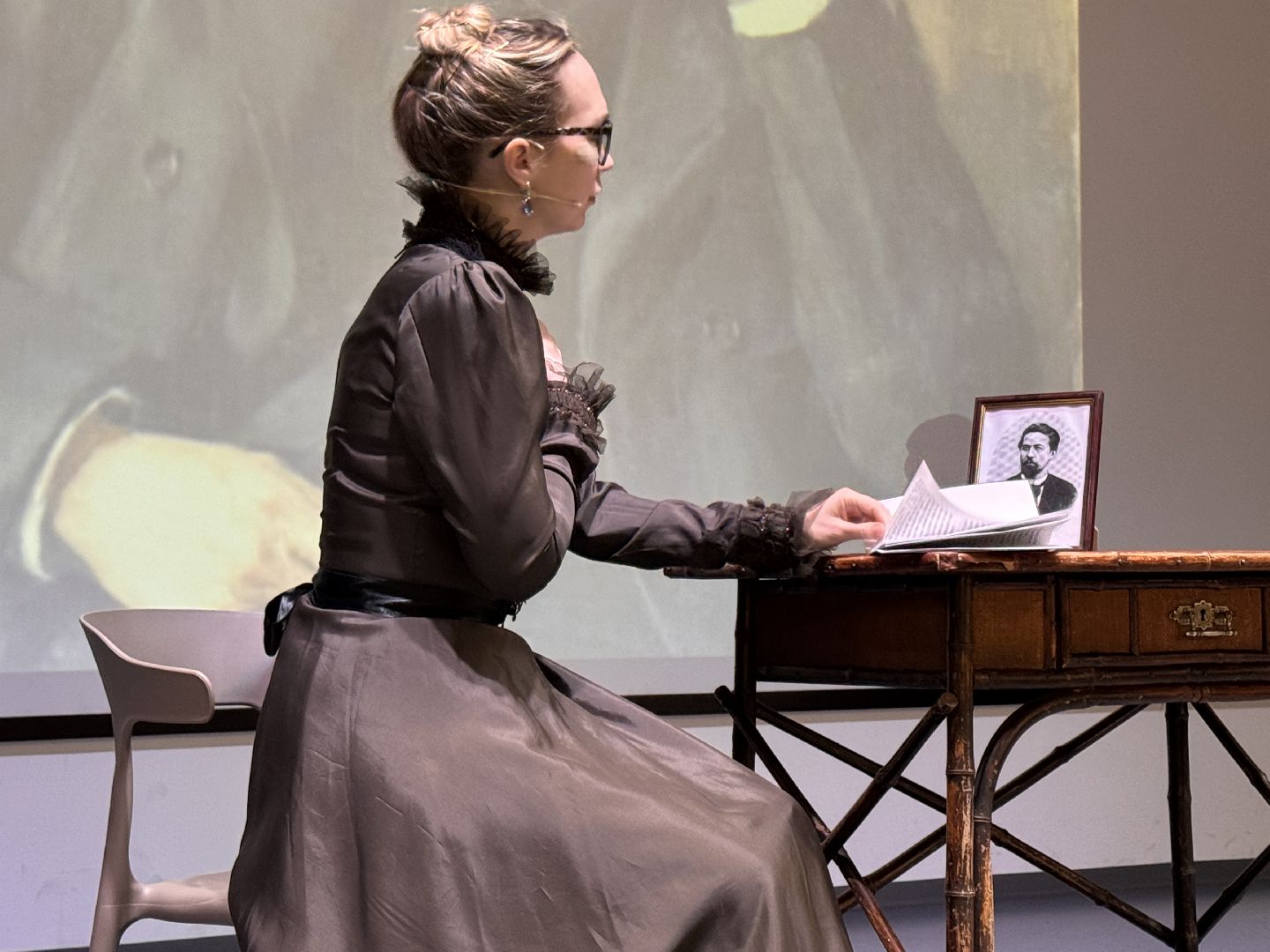 Одинцово, Читаем классику, Чехов, Медведь, вертикакли