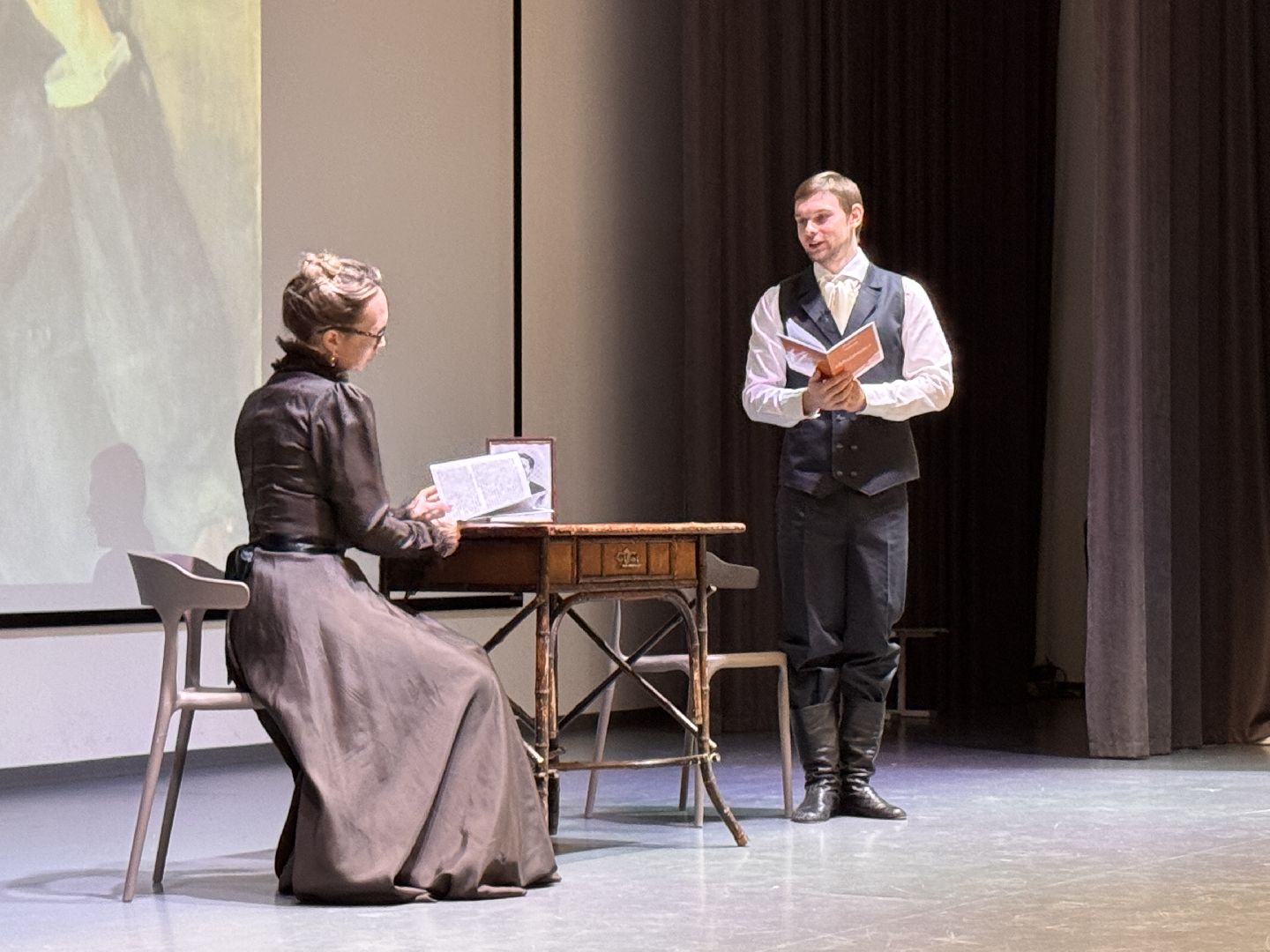 Одинцово, Читаем классику, Чехов, Медведь, вертикакли