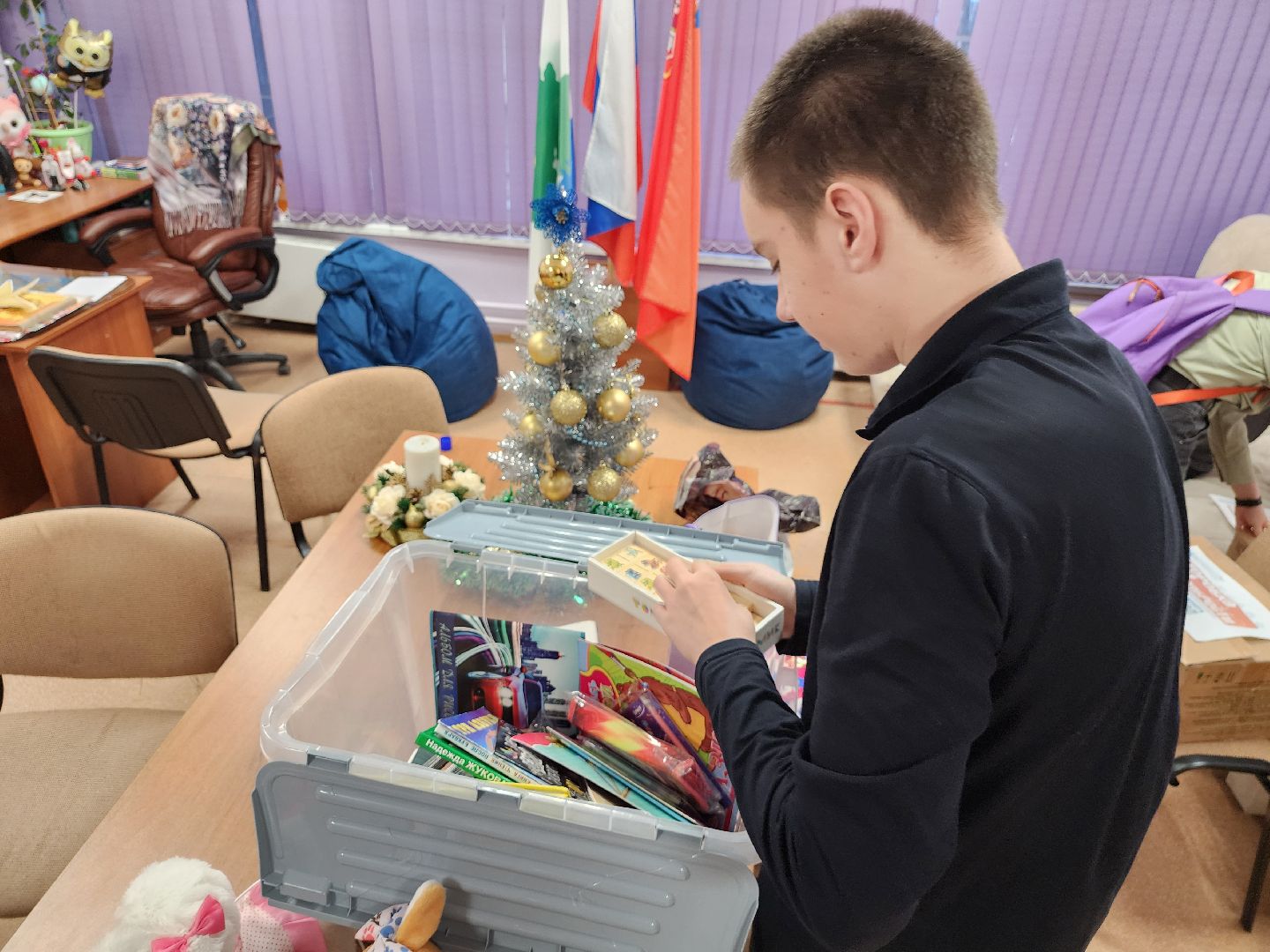 Дубна, коробка храбрости, дети, школьники, школа, благотворительность, благотворительная акция, вертикалки,