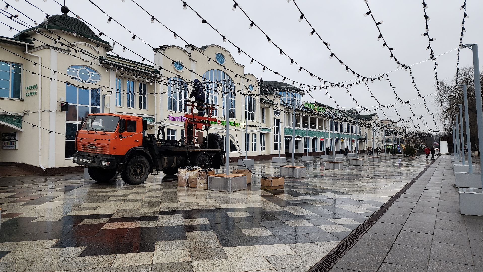 новогодние украшения, демонтаж новогодних украшений, Фонтанная площадь, Ногинск, Богородский городской округ, вертикалки,
