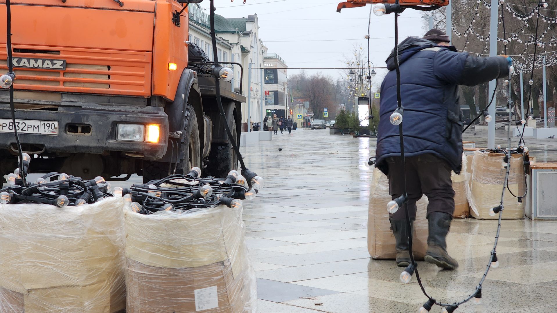 новогодние украшения, демонтаж новогодних украшений, Фонтанная площадь, Ногинск, Богородский городской округ, вертикалки,