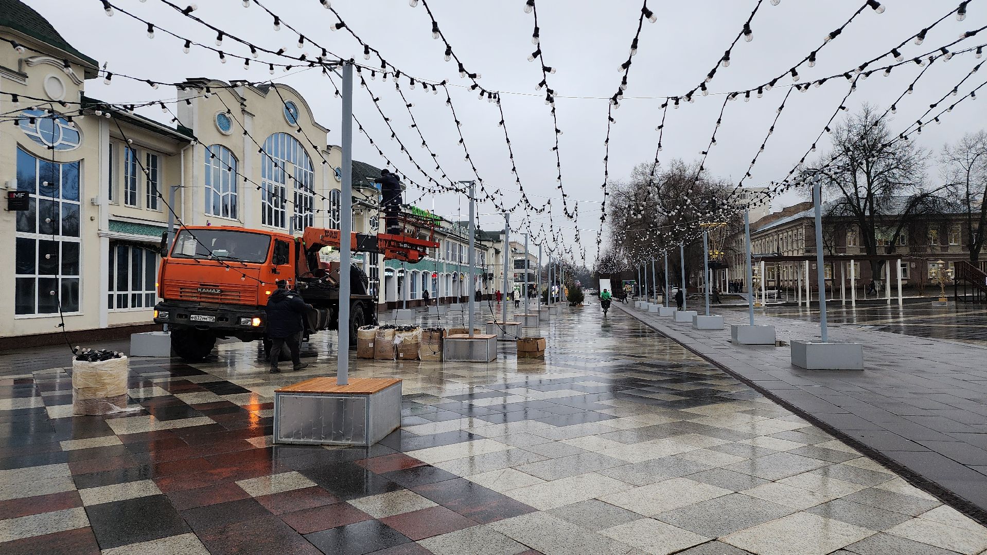 новогодние украшения, демонтаж новогодних украшений, Фонтанная площадь, Ногинск, Богородский городской округ, вертикалки,