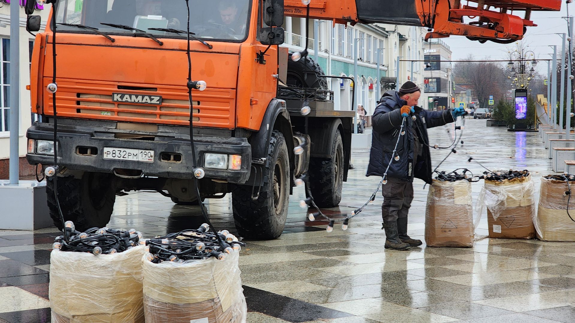 новогодние украшения, демонтаж новогодних украшений, Фонтанная площадь, Ногинск, Богородский городской округ, вертикалки,