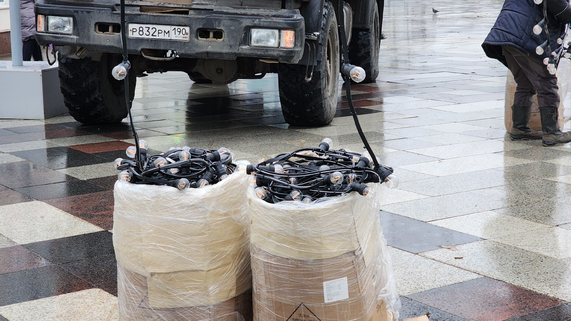 новогодние украшения, демонтаж новогодних украшений, Фонтанная площадь, Ногинск, Богородский городской округ, вертикалки,