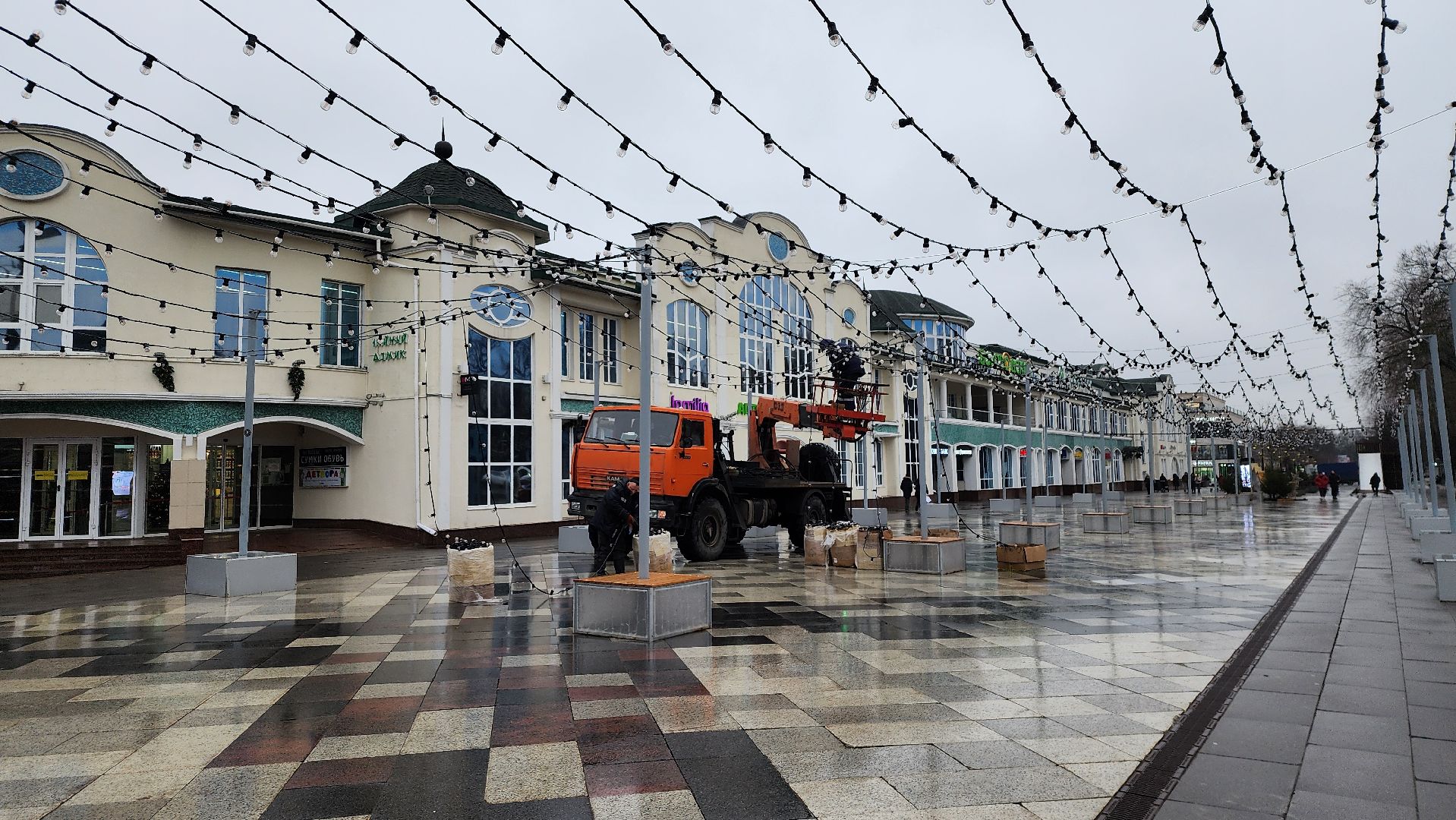 новогодние украшения, демонтаж новогодних украшений, Фонтанная площадь, Ногинск, Богородский городской округ, вертикалки,
