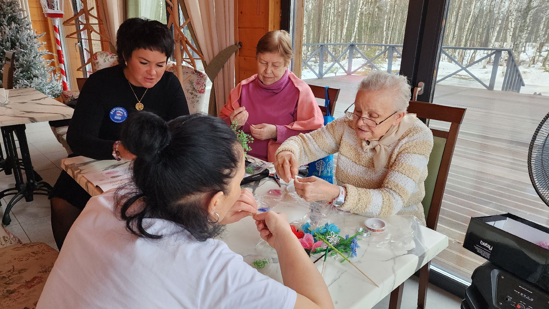 Досуг для пенсионеров, бисероплетение, Бисер, Лесопарк, Лобня, вертикалки,