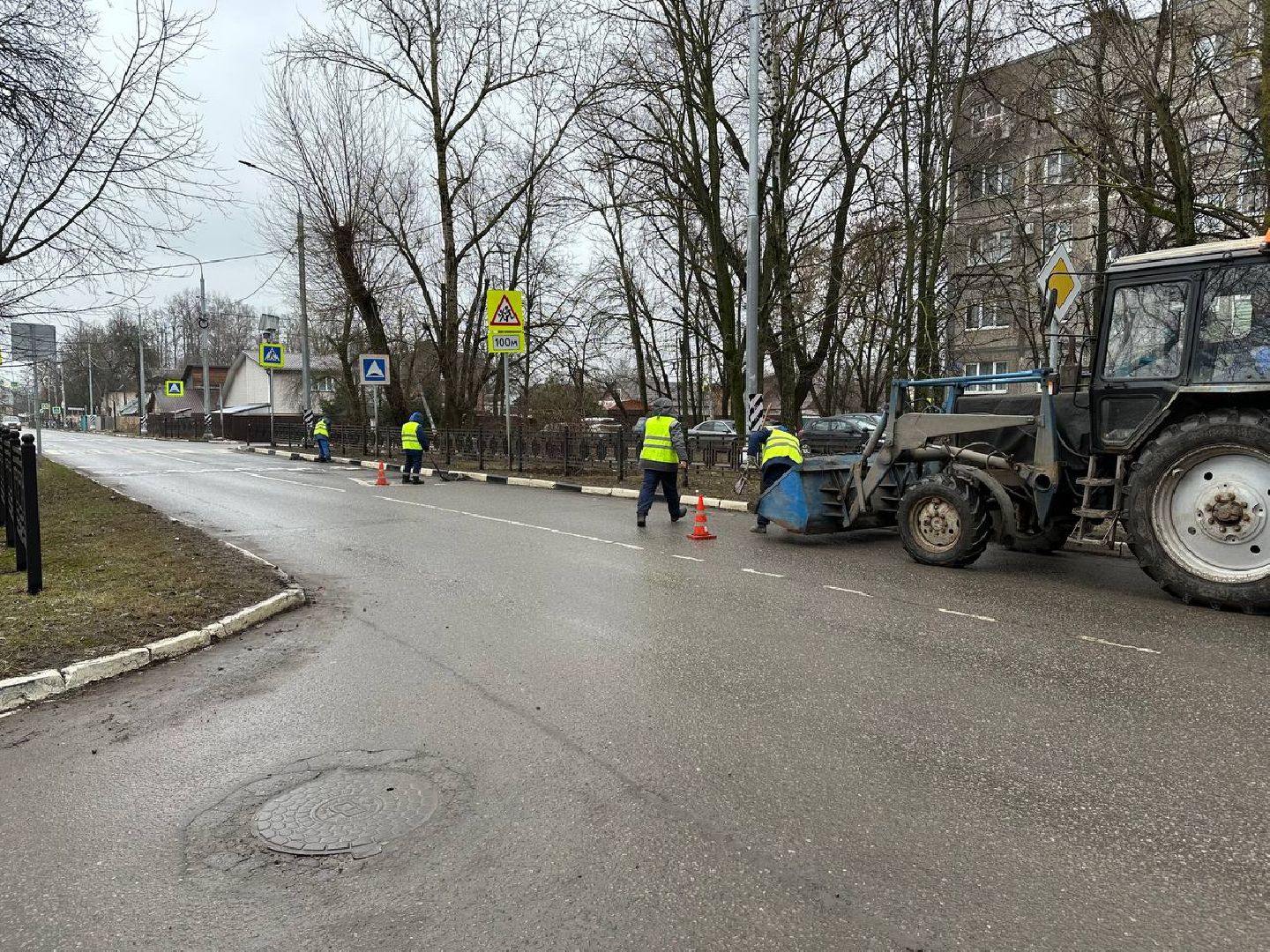 уборка улиц города, вертикалки,