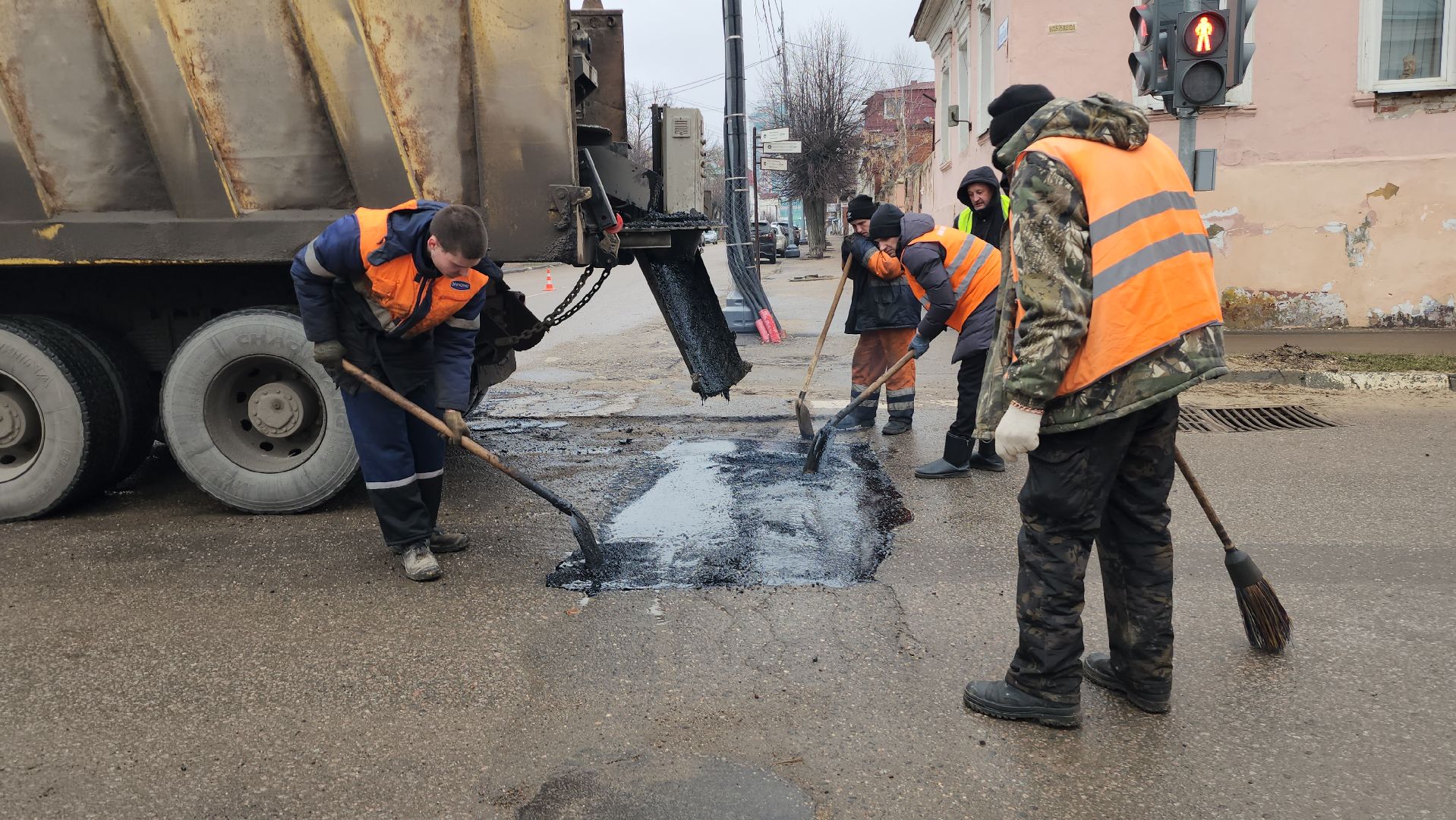 серпухов, улица чехова, ямочный ремонт дорог, комбинат благоустройства, дорожные работы, вертикалки,