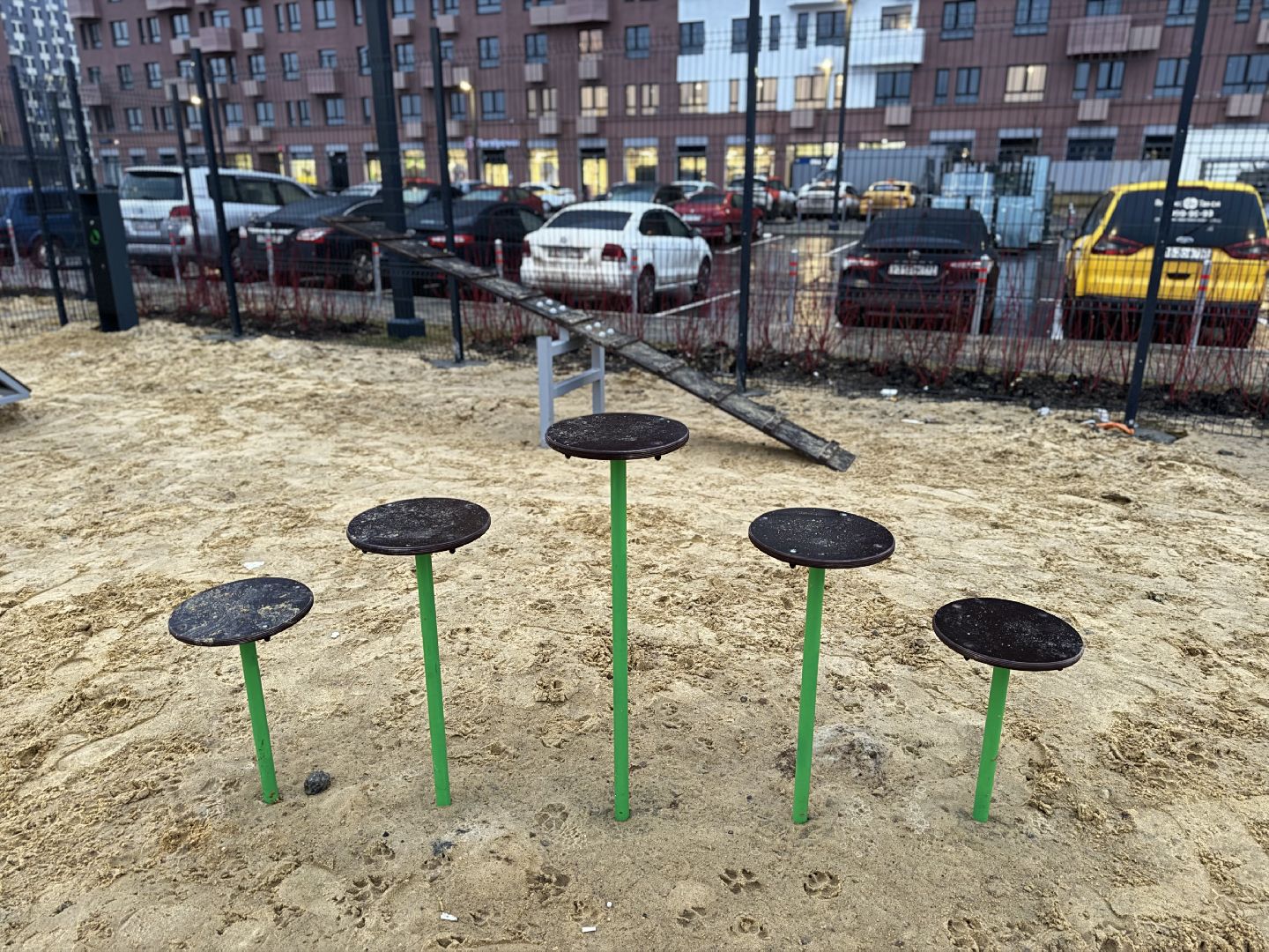 площадка для выгула собак, жк горки парк, кинологическая площадка, вертикалки,