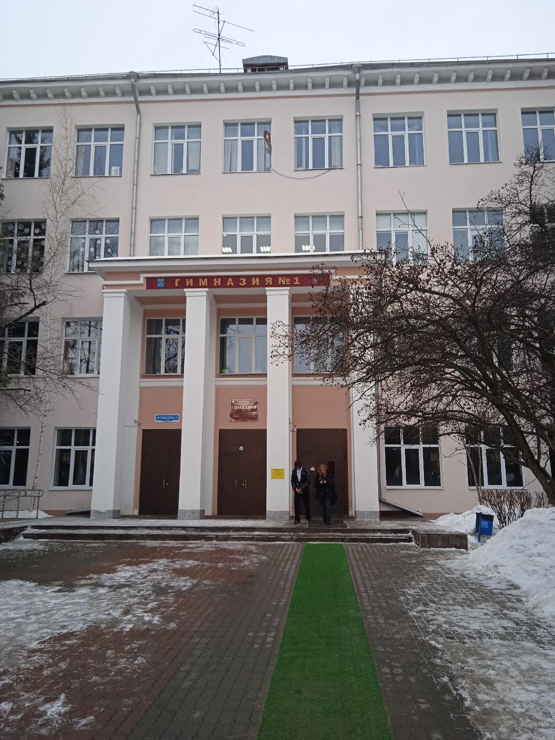 Жуковский, общество