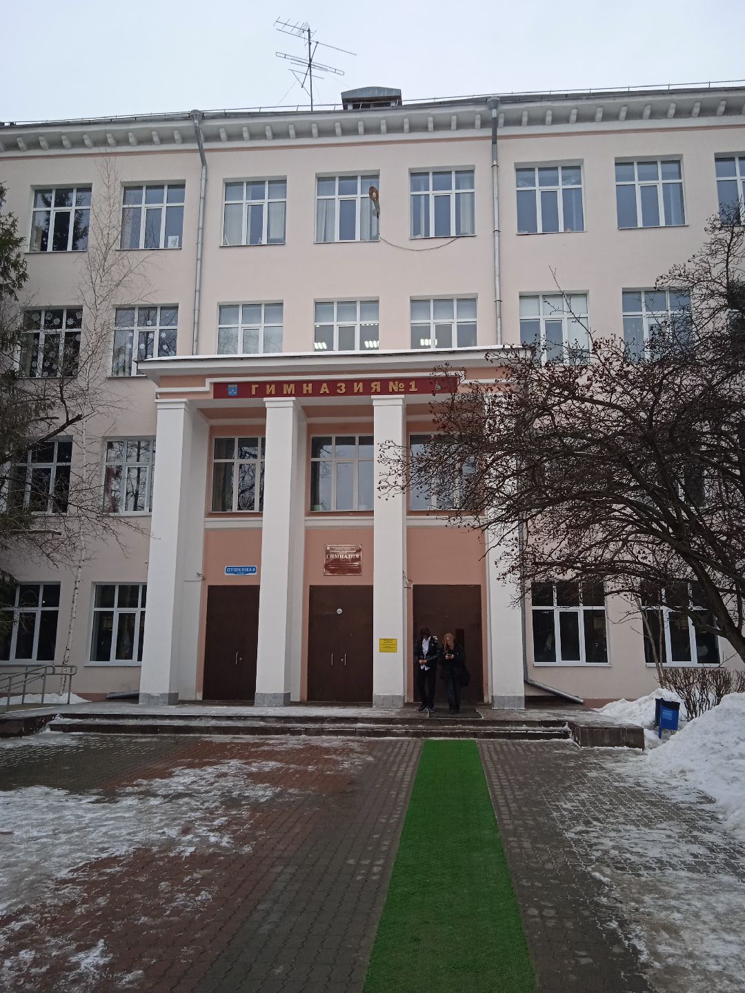 Жуковский, общество