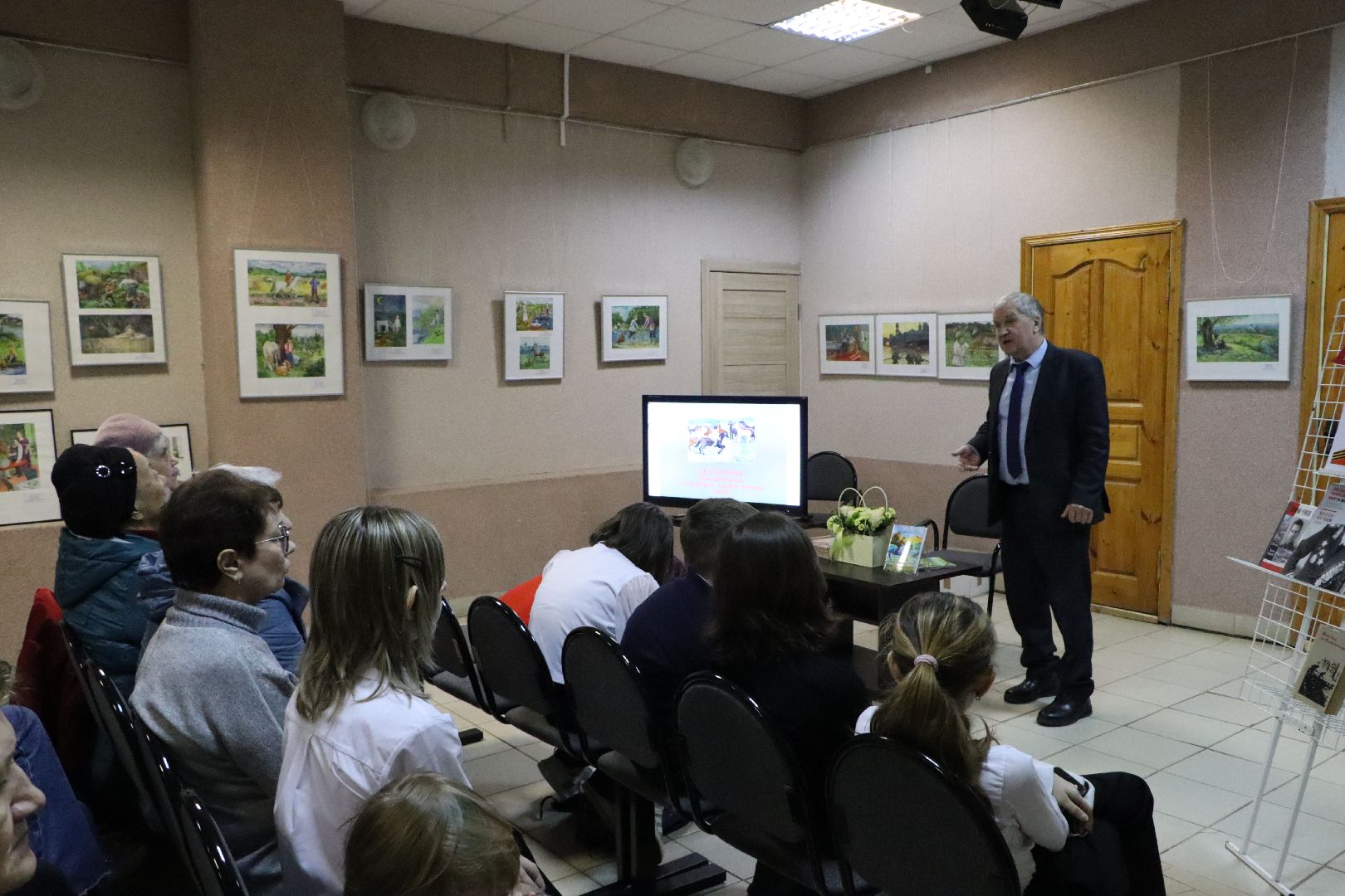 краевед алексей волков, серебряные пруды, центральная библиотека серебряных прудов, презентация книги, васятка, маршал чуйков, детство героя, вертикалка,