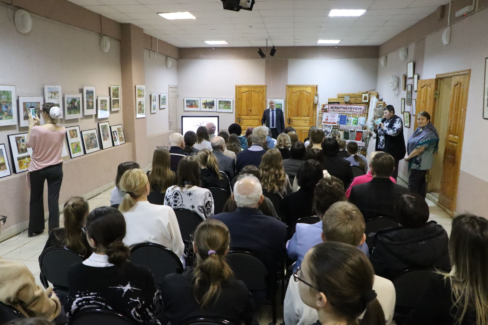краевед алексей волков, серебряные пруды, центральная библиотека серебряных прудов, презентация книги, васятка, маршал чуйков, детство героя, вертикалка,