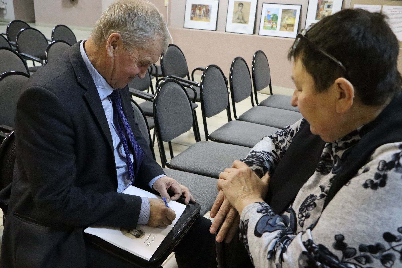 краевед алексей волков, серебряные пруды, центральная библиотека серебряных прудов, презентация книги, васятка, маршал чуйков, детство героя, вертикалка,