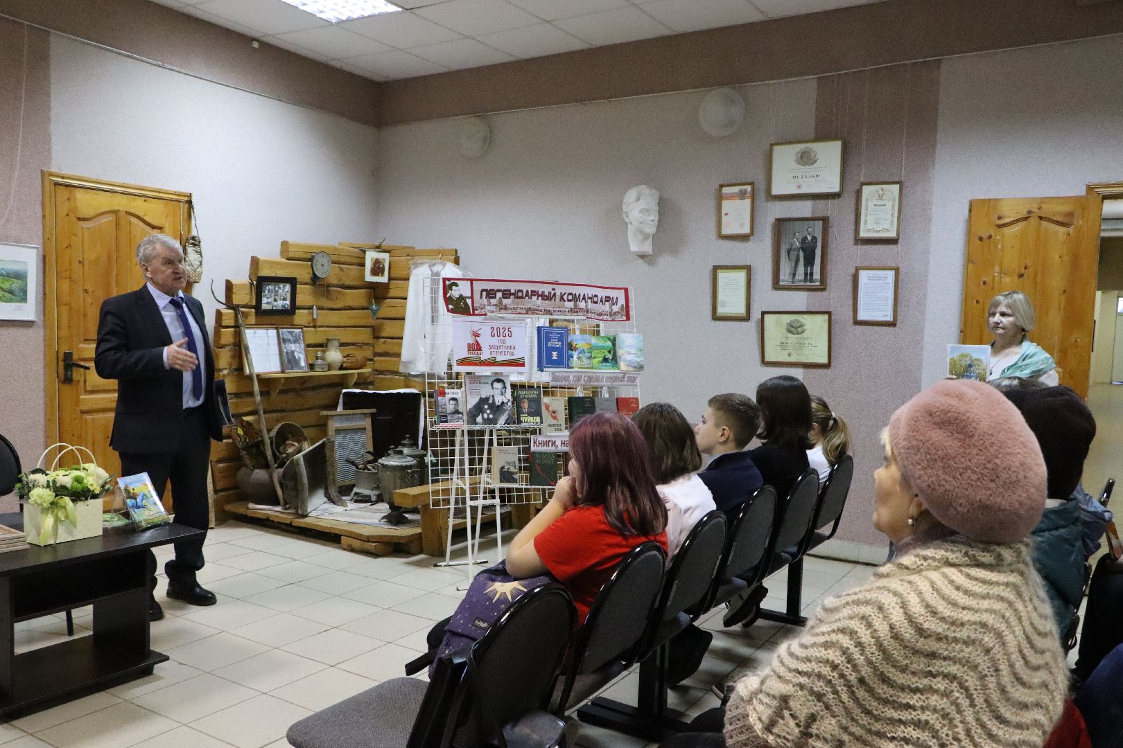 краевед алексей волков, серебряные пруды, центральная библиотека серебряных прудов, презентация книги, васятка, маршал чуйков, детство героя, вертикалка,