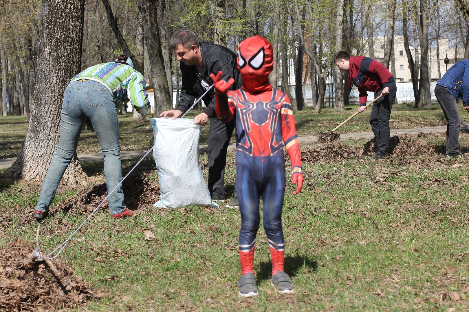 Серпухов, Подмосковье, субботник, уборка, супергерой