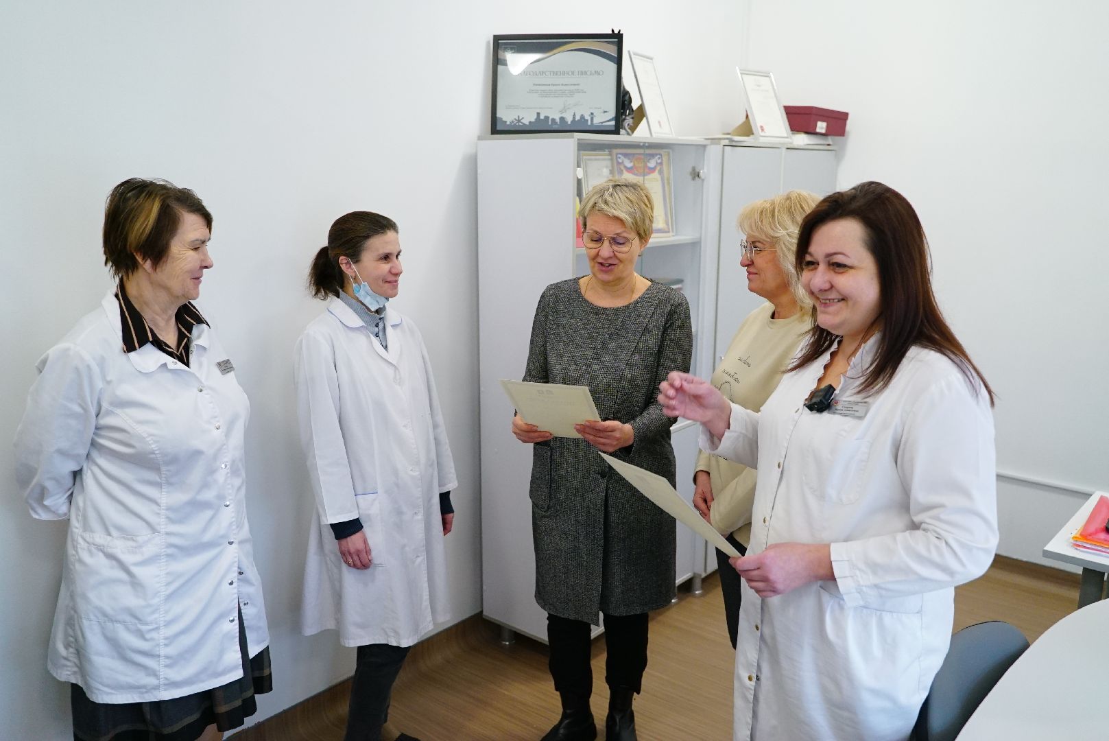 поликлиника, врач, женщина, праздник, вертикалки,