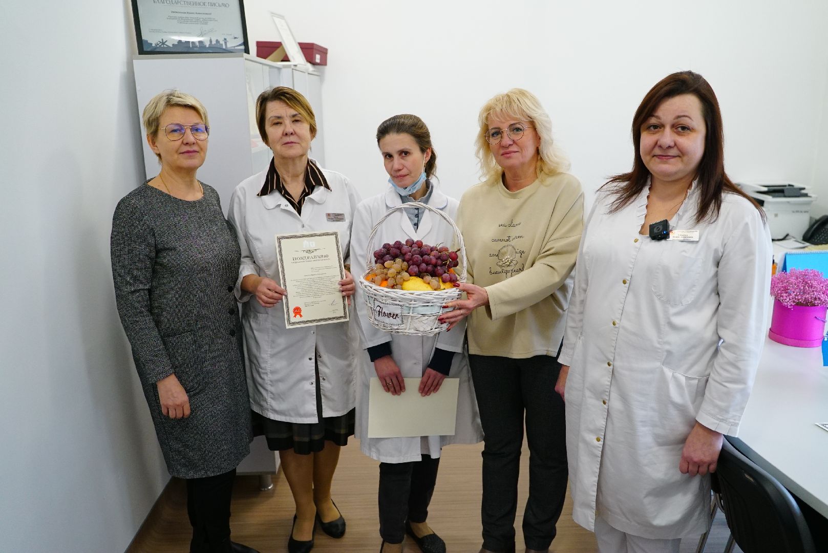 поликлиника, врач, женщина, праздник, вертикалки,