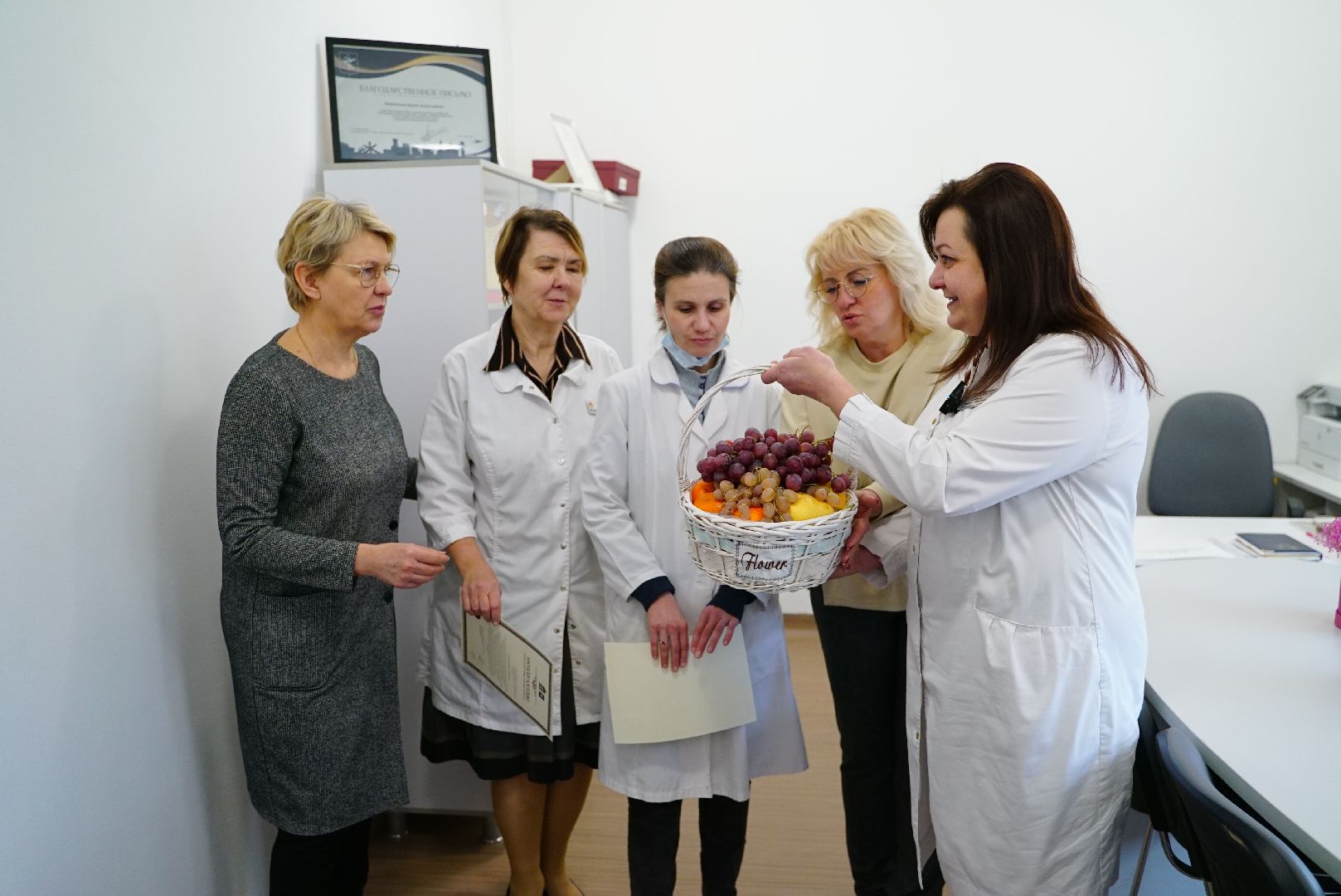 поликлиника, врач, женщина, праздник, вертикалки,