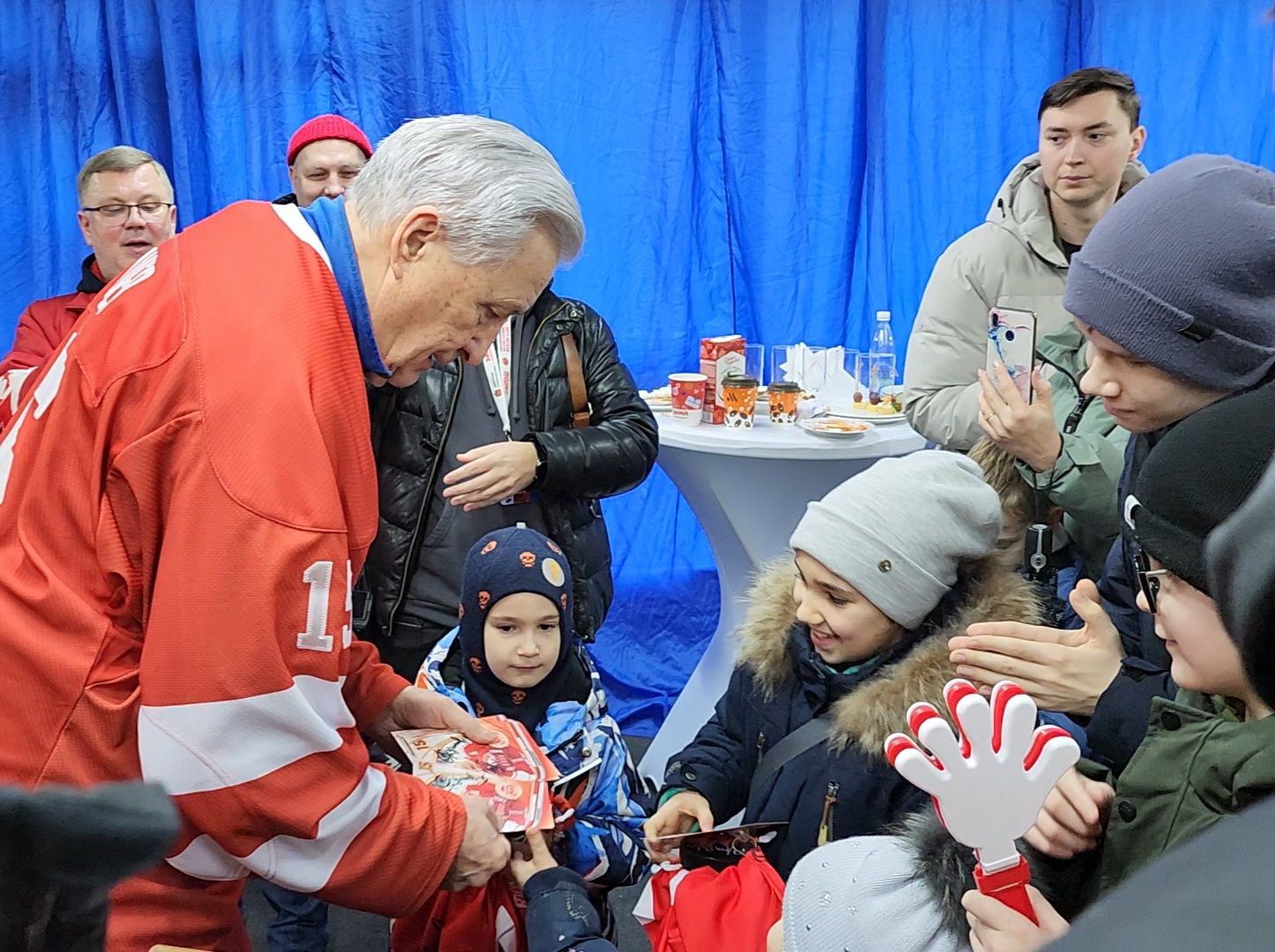 Дубна, дети бойцов сво, Подарки, выходи во двор, Хоккей, Спортсмены, вертикалки,