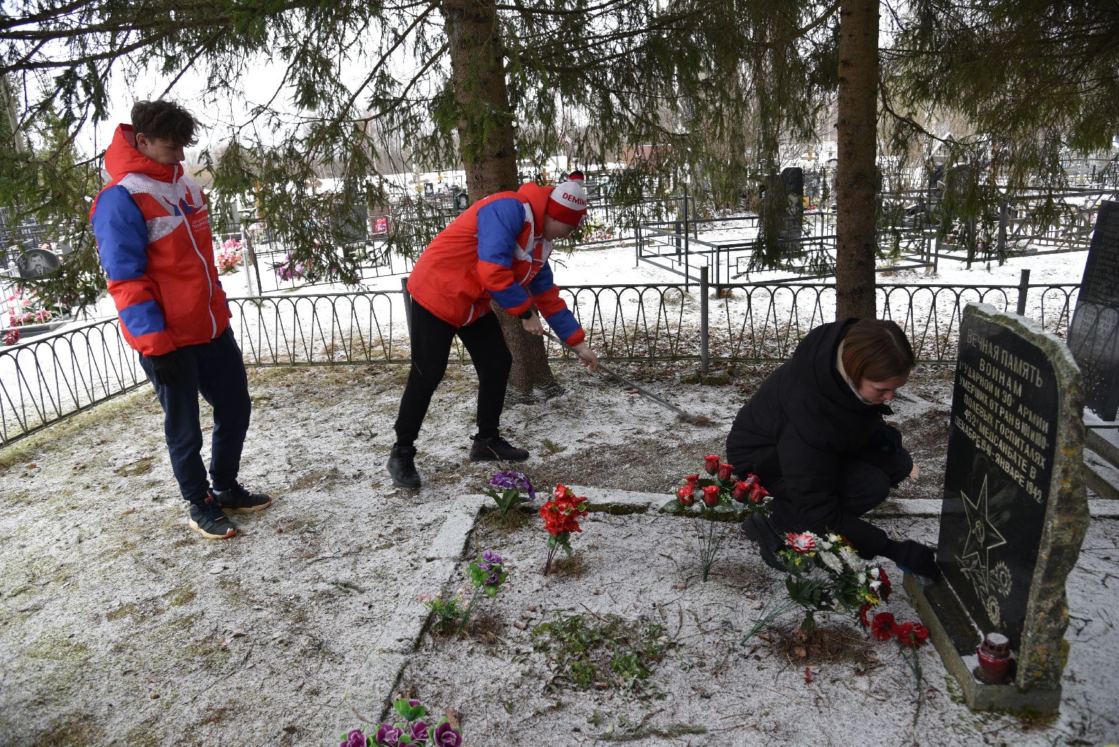 лотошино, волонтеры, волонтеры подмосковья, братская могила, великая отечественная война, вертикалка,