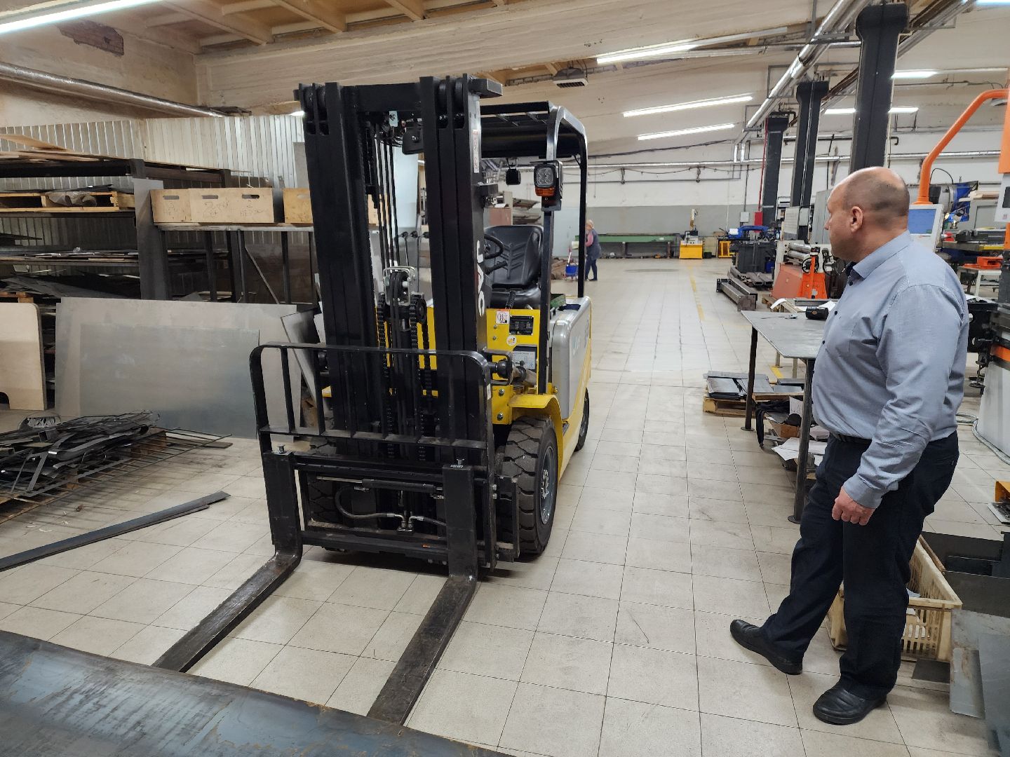 Чехов, лаборатория оборудования инновация, расширение производства, новое оборудование, модернизация, рост прибыли, покрасочная камера, вилочный погрузчик,