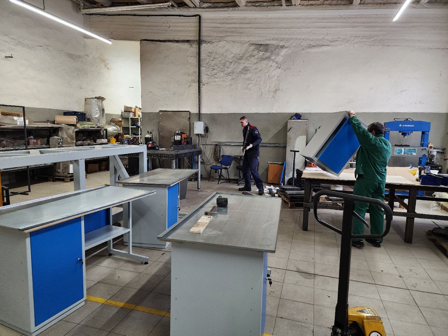 Чехов, лаборатория оборудования инновация, расширение производства, новое оборудование, модернизация, рост прибыли, покрасочная камера, вилочный погрузчик,