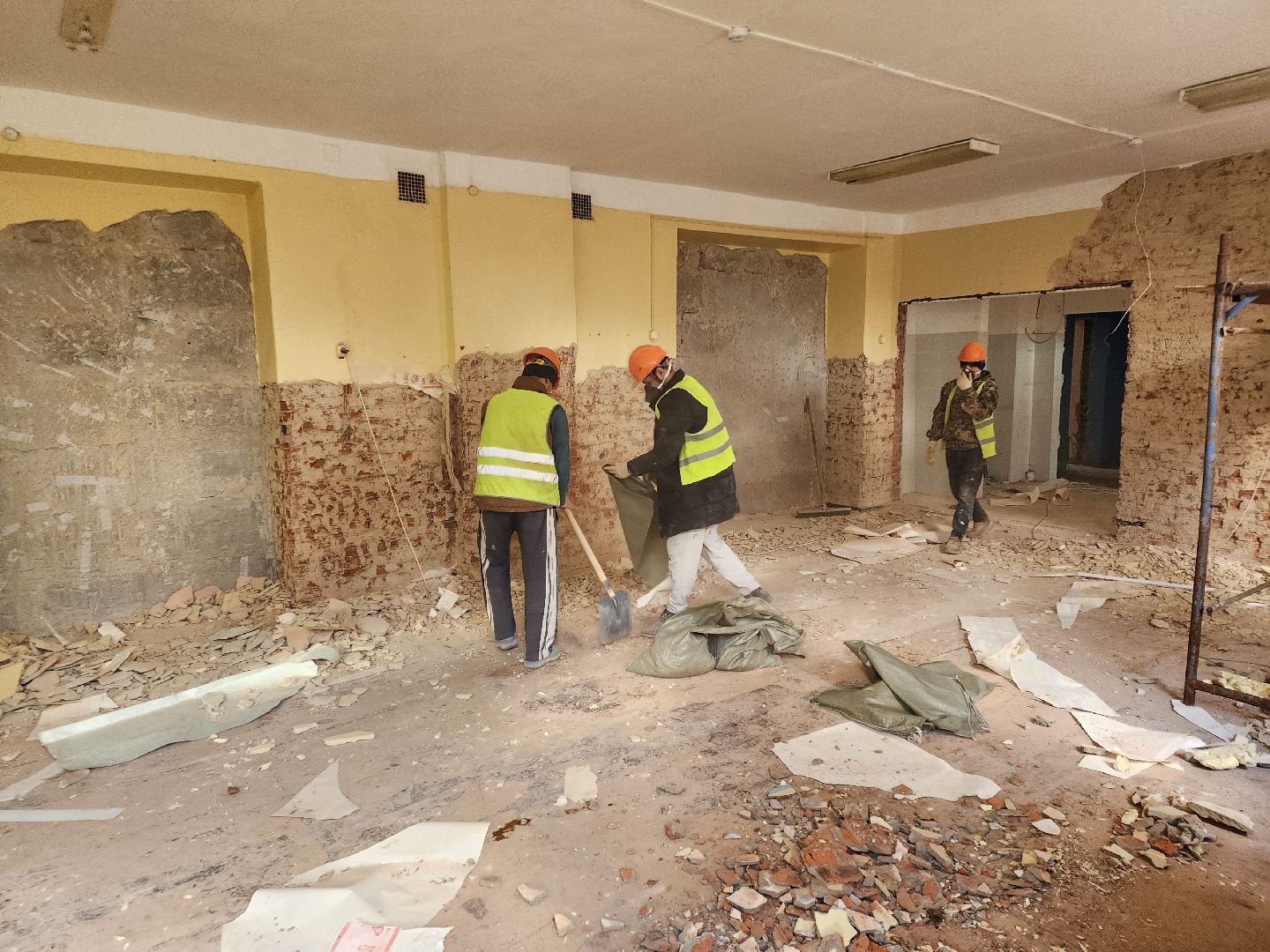 Чехов, улица Ильича, бывший детский сад 4, дошкольное отделение гимназии 4, капитальный ремонт, капремонт, реконструкция, демонтажные работы, полы стены потолки, обновление, госпрограмма московской области, вертикалки,