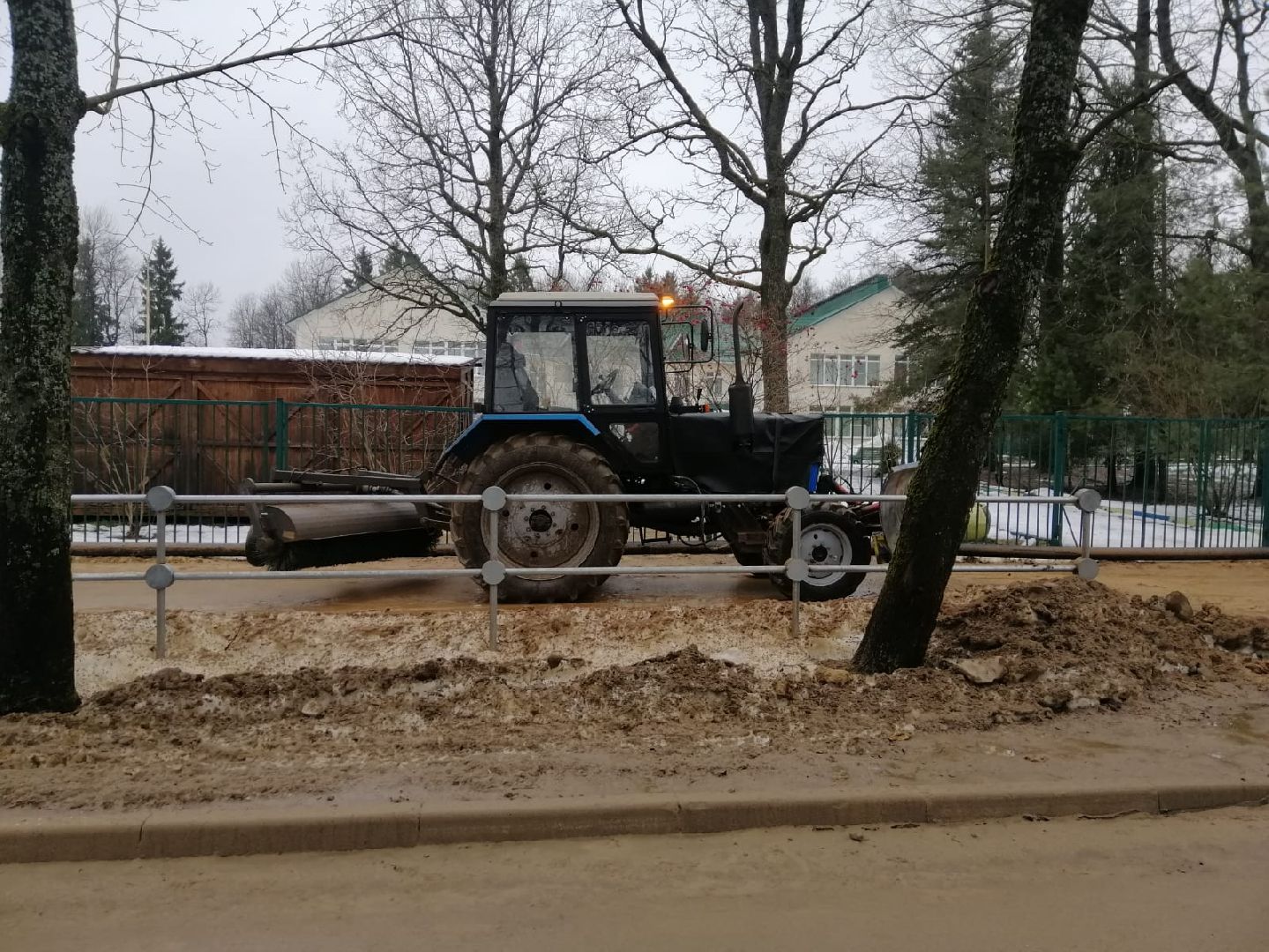 благоуйстройство, городской округ восход, уборка тротуара, пешеходная дорожка, вертикалки,