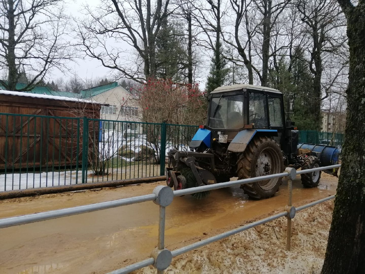 благоуйстройство, городской округ восход, уборка тротуара, пешеходная дорожка, вертикалки,