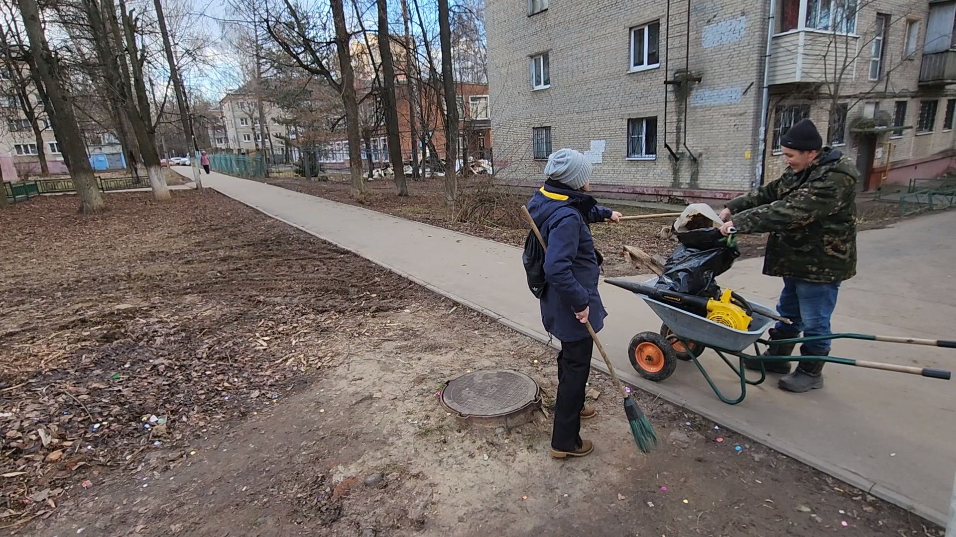 Чехов, улица Ильича, детская площадка, пешеходные дорожки, уборка, очистка, содержание, мбу чеховское благоустройство, вертикалки,