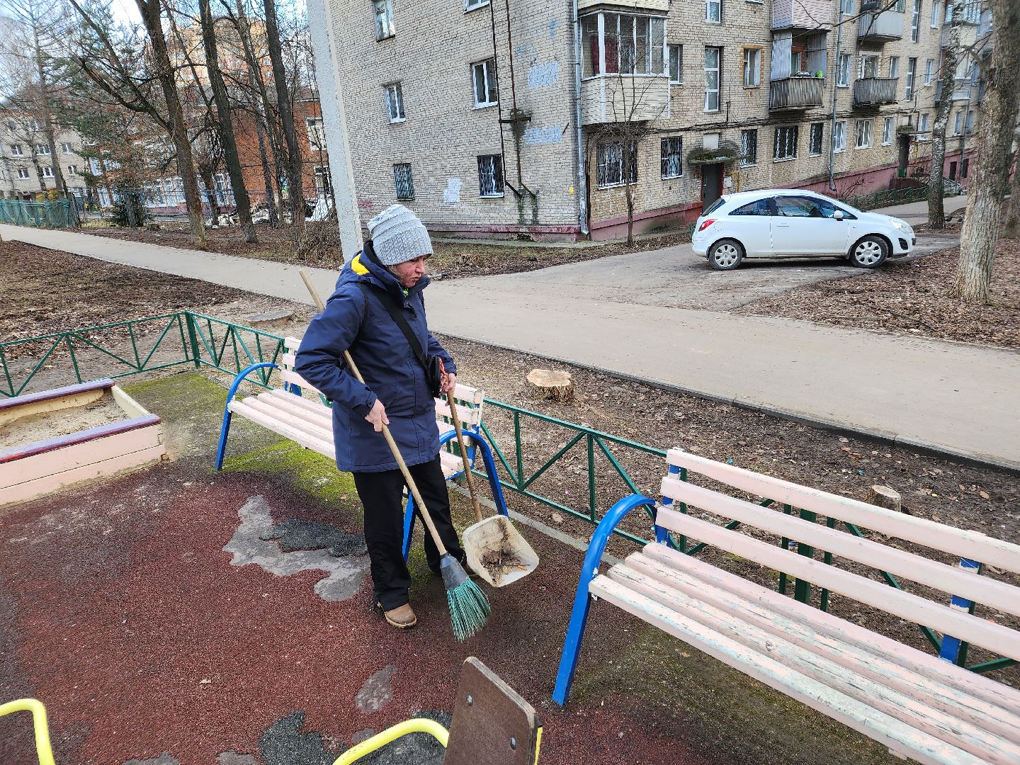Чехов, улица Ильича, детская площадка, пешеходные дорожки, уборка, очистка, содержание, мбу чеховское благоустройство, вертикалки,