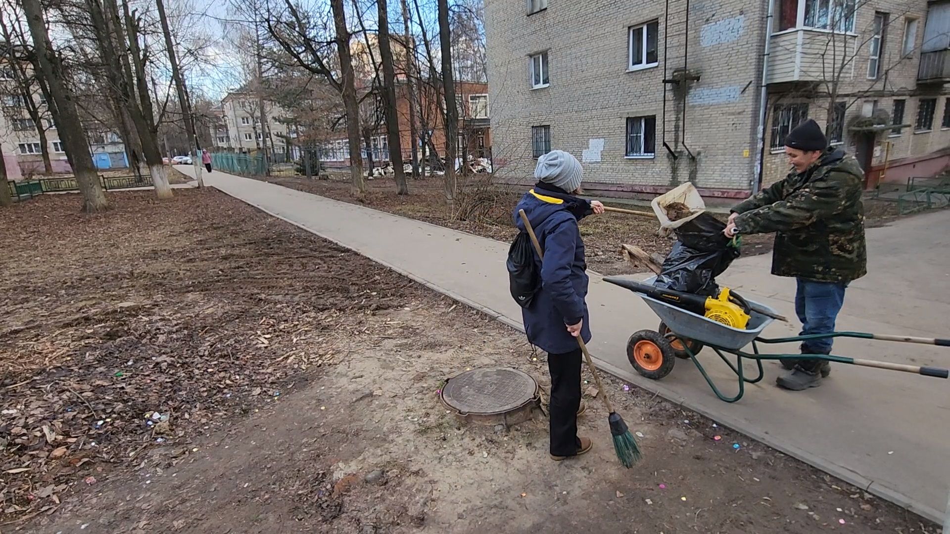Чехов, улица Ильича, детская площадка, пешеходные дорожки, уборка, очистка, содержание, мбу чеховское благоустройство, вертикалки,