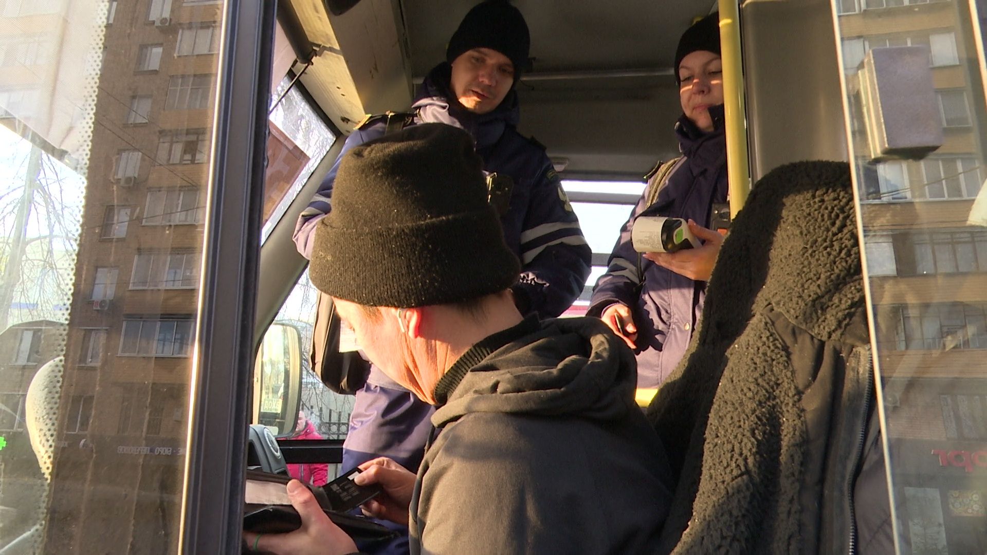 реутов, вертикалки, транспорт, проверка автобусов, оплата наличными, карта стрелка, карта тройка, банковская карта,