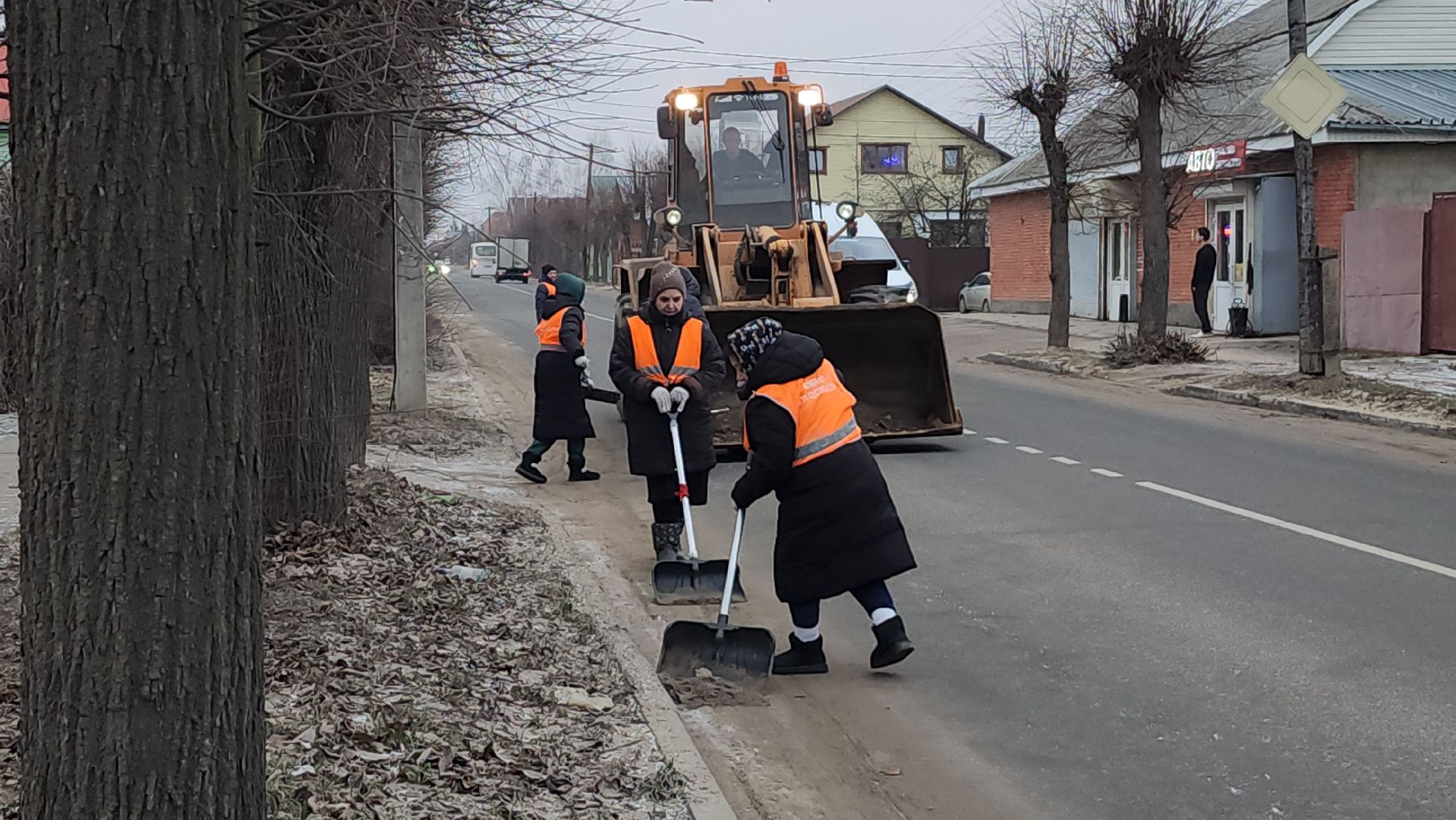Серпухов, улица карла маркса, комбинат благоустройства, уборка улицы, благоуйстройство, вертикалки,