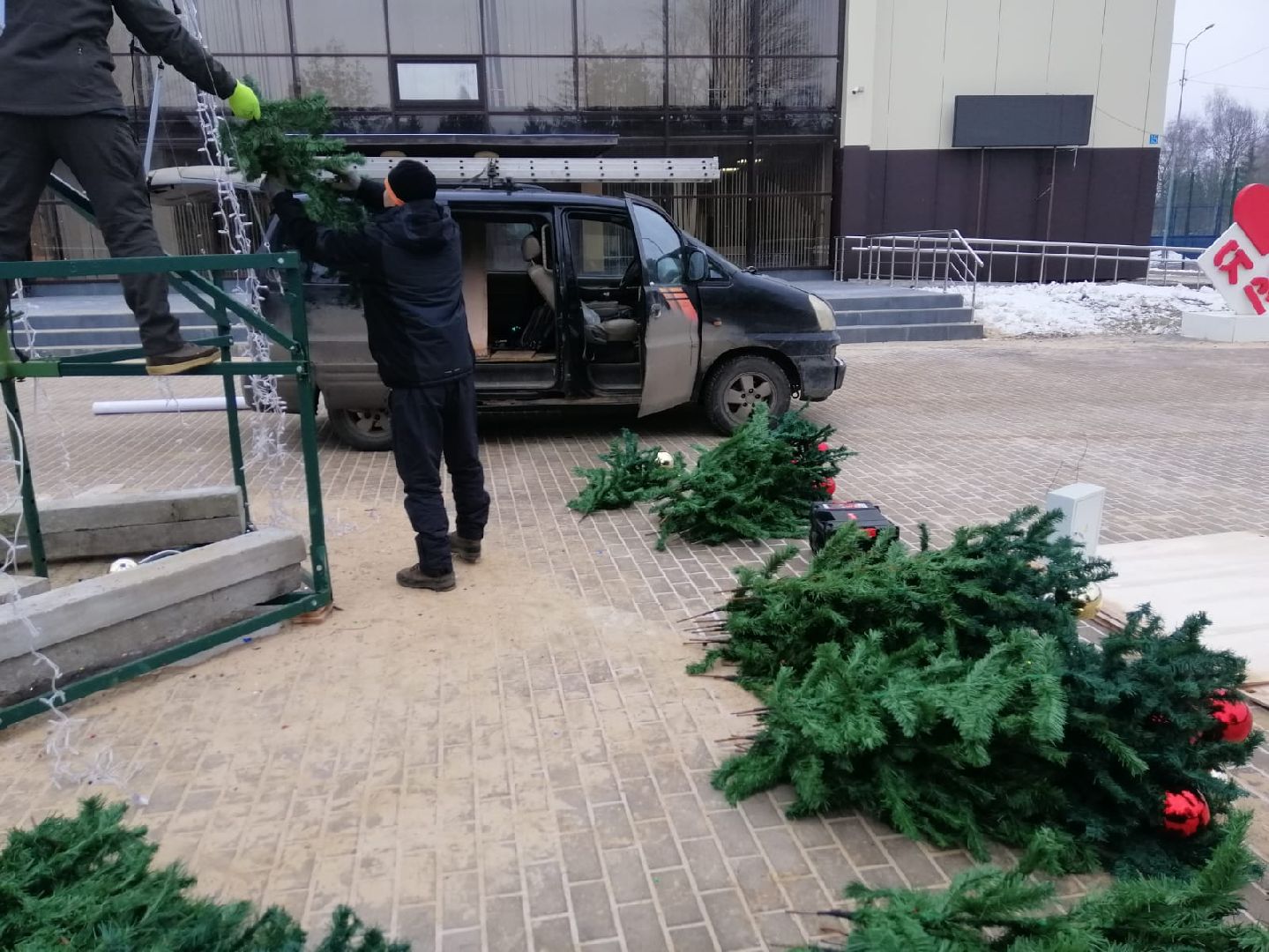 городской округ восход, центральная площадь, демонтаж новогодней елки, благоуйстройство, вертикалки,