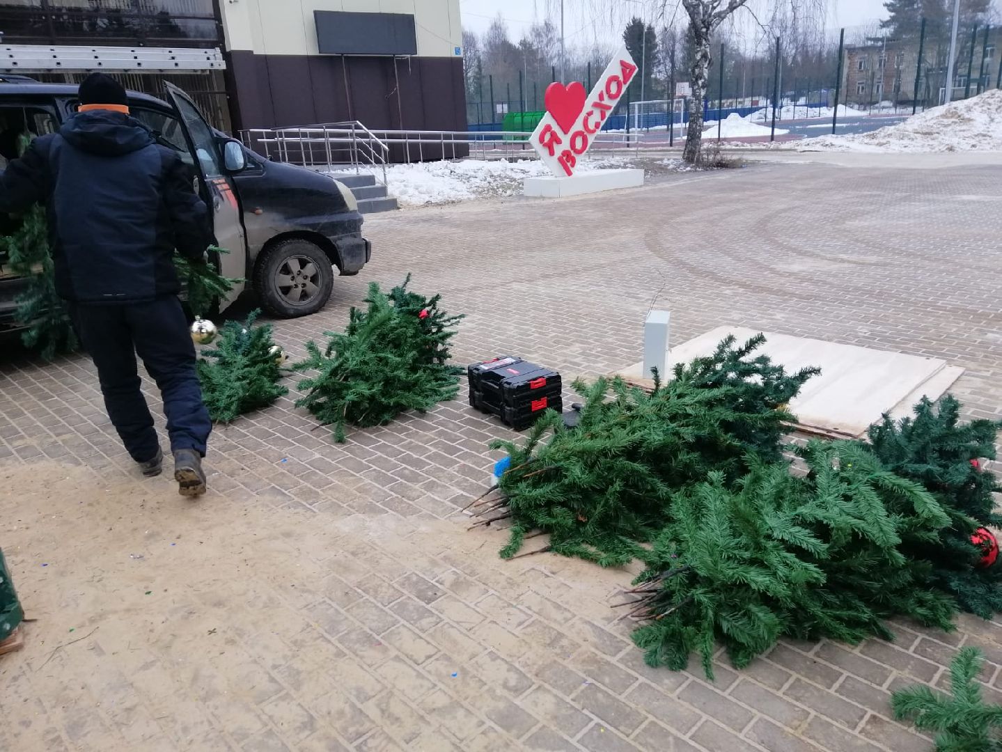 городской округ восход, центральная площадь, демонтаж новогодней елки, благоуйстройство, вертикалки,