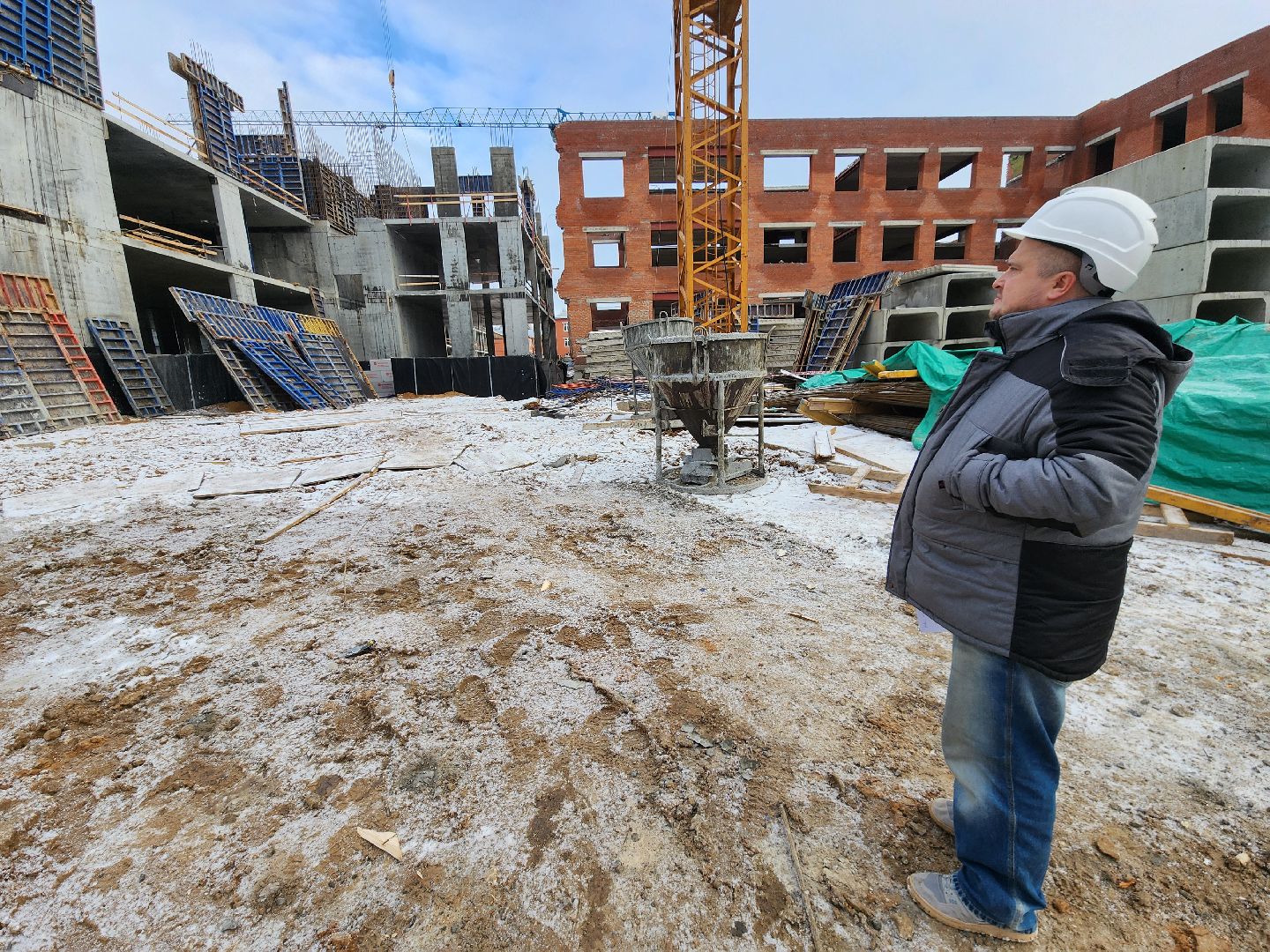 Чехов, поселок Мещерское, психбольница, новый лечебный корпус, строительство, реконструкция, опалубка, вертикалка,