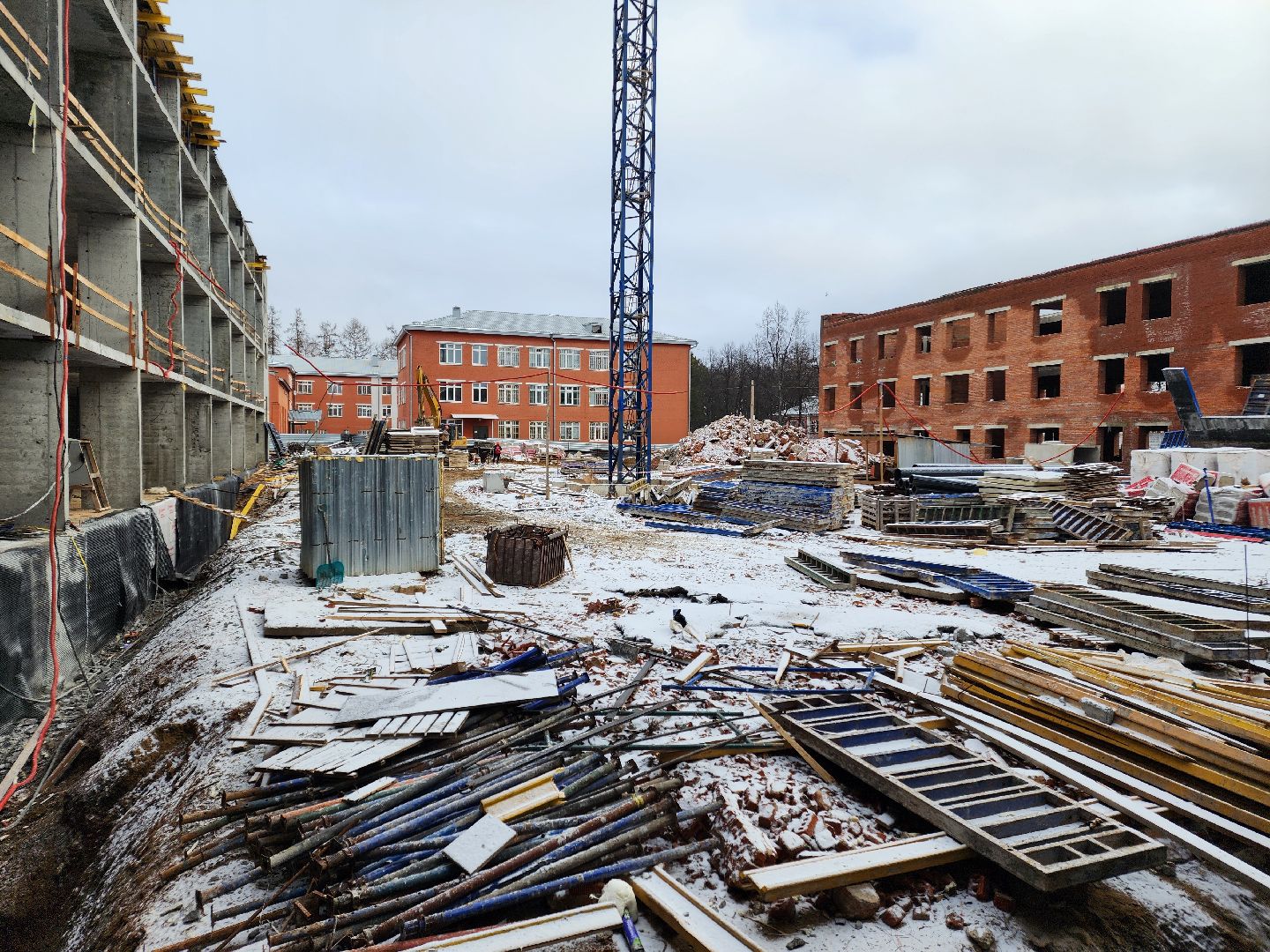 Чехов, поселок Мещерское, психбольница, новый лечебный корпус, строительство, реконструкция, опалубка, вертикалка,