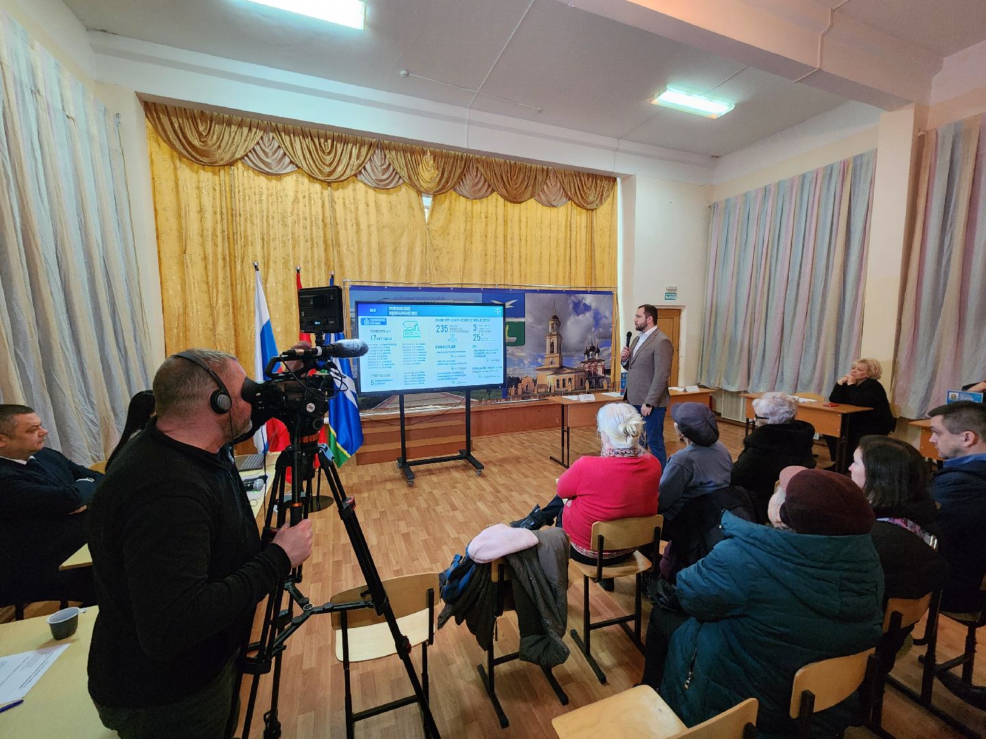 Чехов, поселок Мещерское, выездная администрация, новый формат, презентация, итоги 2024 года, планы на 2025 год, благоустройство, дорожный ремонт, медицина, экология, очистка прудов, контейнерные площадки, энергоснабжение, глава округа михаил собакин, встреча с жителями,