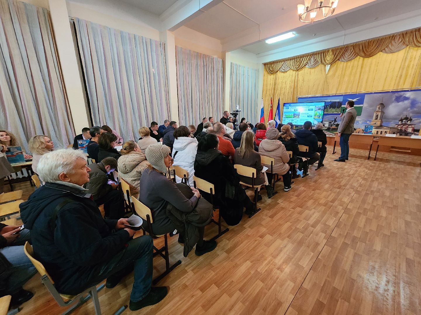 Чехов, поселок Мещерское, выездная администрация, новый формат, презентация, итоги 2024 года, планы на 2025 год, благоустройство, дорожный ремонт, медицина, экология, очистка прудов, контейнерные площадки, энергоснабжение, глава округа михаил собакин, встреча с жителями,