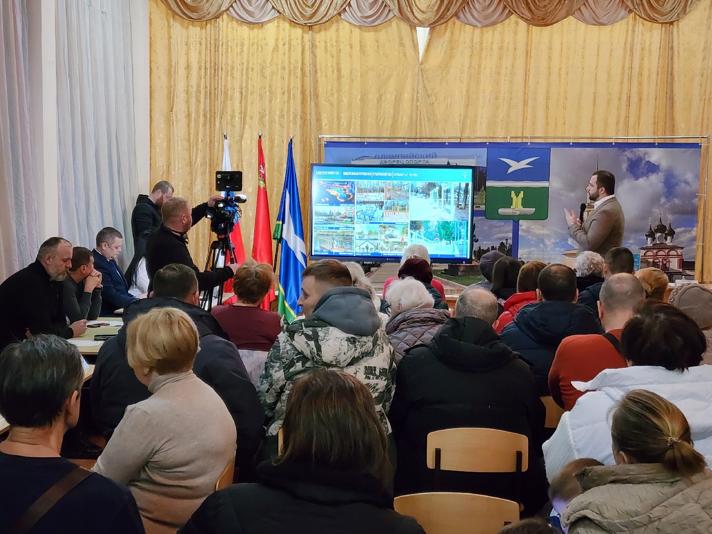 Чехов, поселок Мещерское, выездная администрация, новый формат, презентация, итоги 2024 года, планы на 2025 год, благоустройство, дорожный ремонт, медицина, экология, очистка прудов, контейнерные площадки, энергоснабжение, глава округа михаил собакин, встреча с жителями,