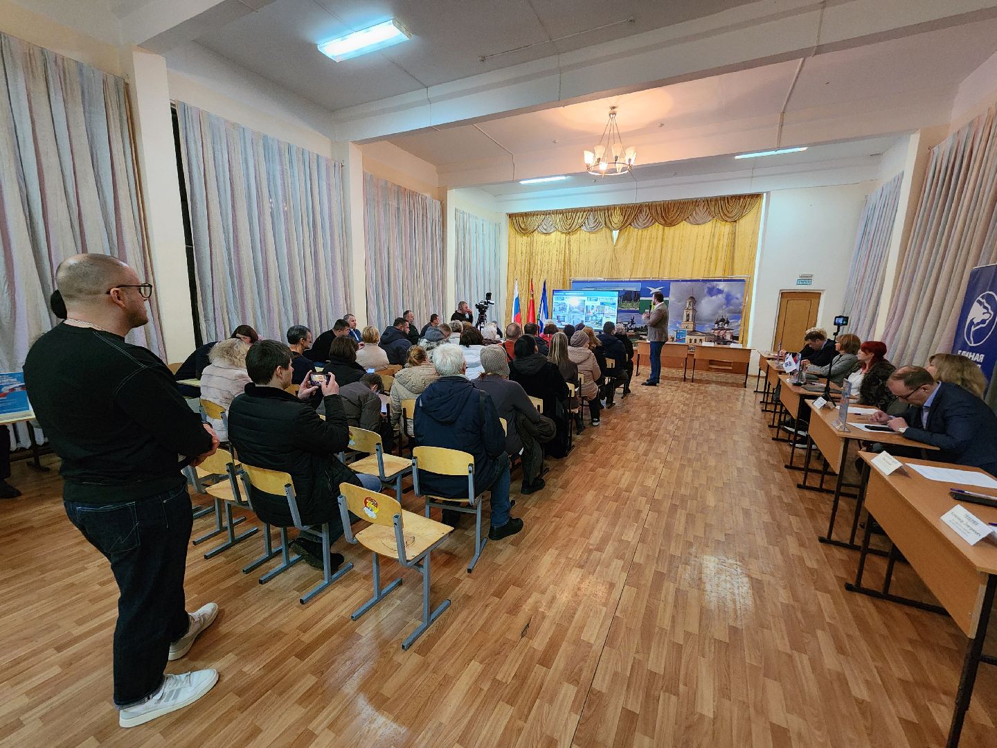 Чехов, поселок Мещерское, выездная администрация, новый формат, презентация, итоги 2024 года, планы на 2025 год, благоустройство, дорожный ремонт, медицина, экология, очистка прудов, контейнерные площадки, энергоснабжение, глава округа михаил собакин, встреча с жителями,