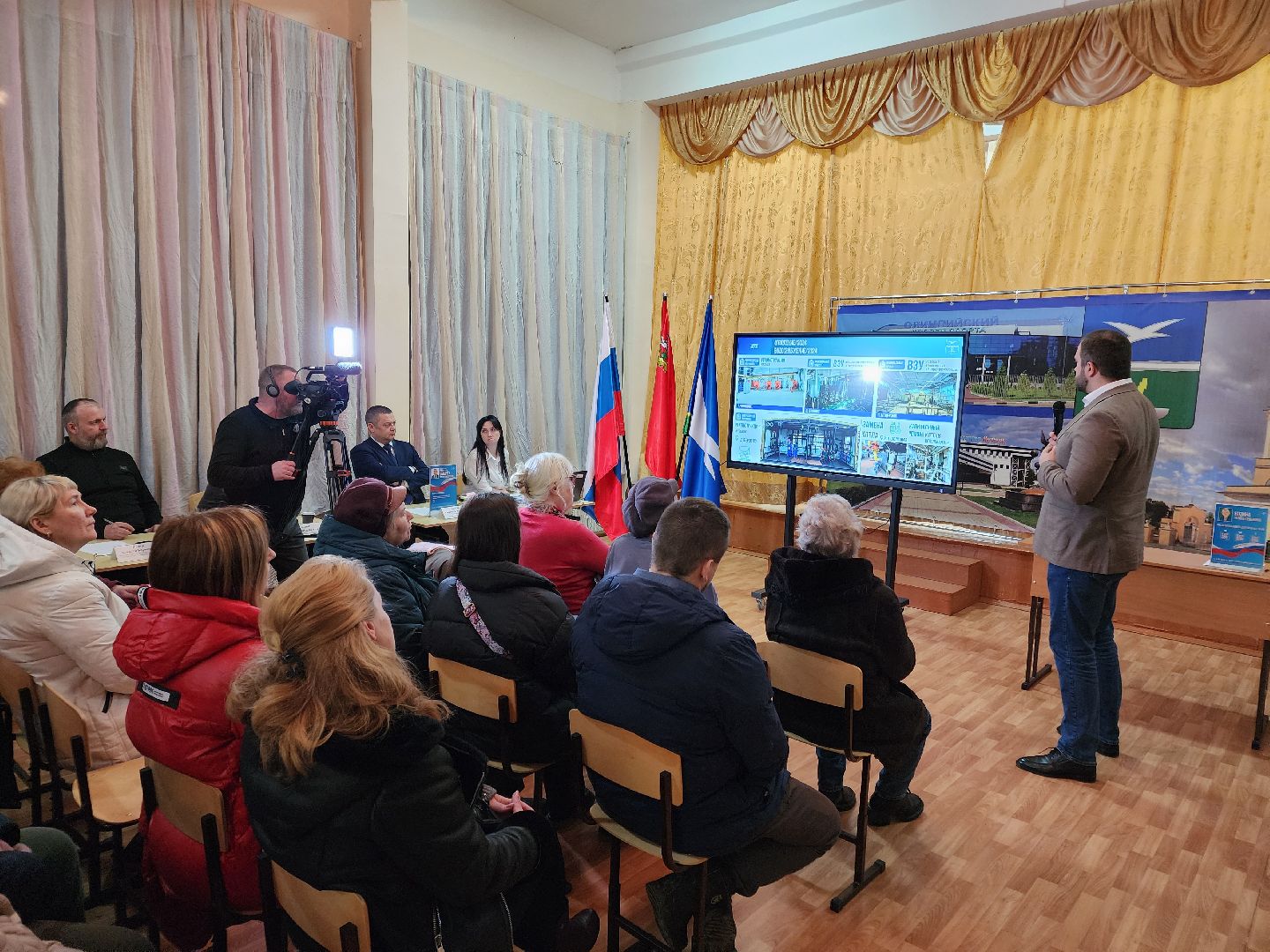 Чехов, поселок Мещерское, выездная администрация, новый формат, презентация, итоги 2024 года, планы на 2025 год, благоустройство, дорожный ремонт, медицина, экология, очистка прудов, контейнерные площадки, энергоснабжение, глава округа михаил собакин, встреча с жителями,