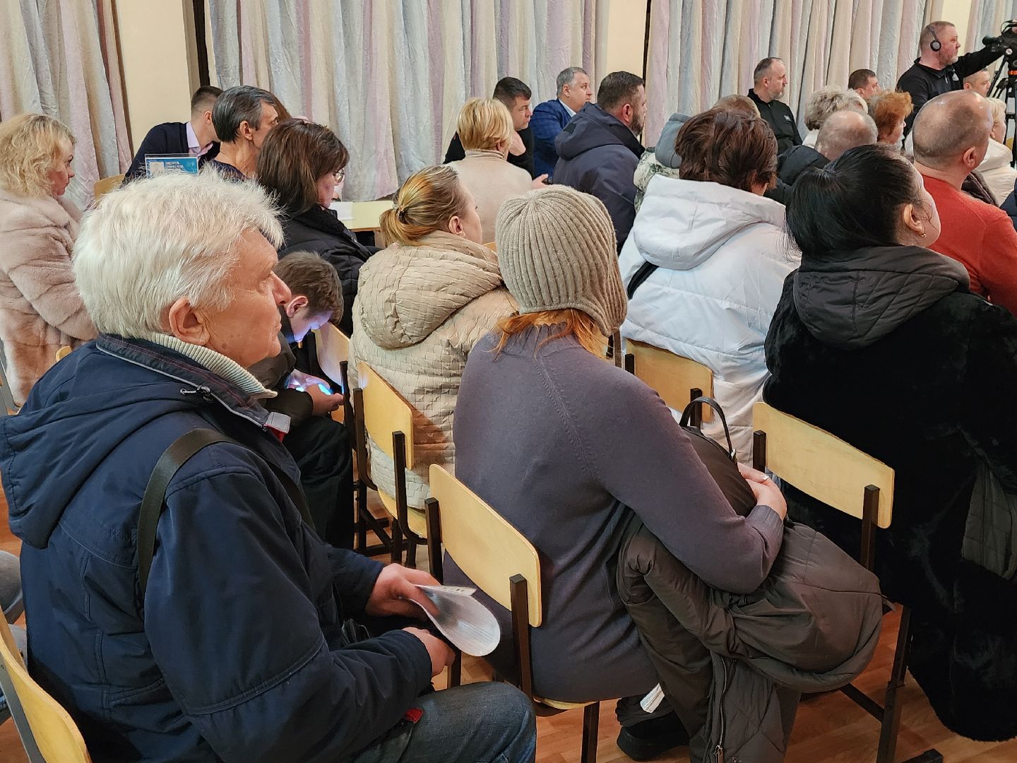 Чехов, поселок Мещерское, выездная администрация, новый формат, презентация, итоги 2024 года, планы на 2025 год, благоустройство, дорожный ремонт, медицина, экология, очистка прудов, контейнерные площадки, энергоснабжение, глава округа михаил собакин, встреча с жителями,