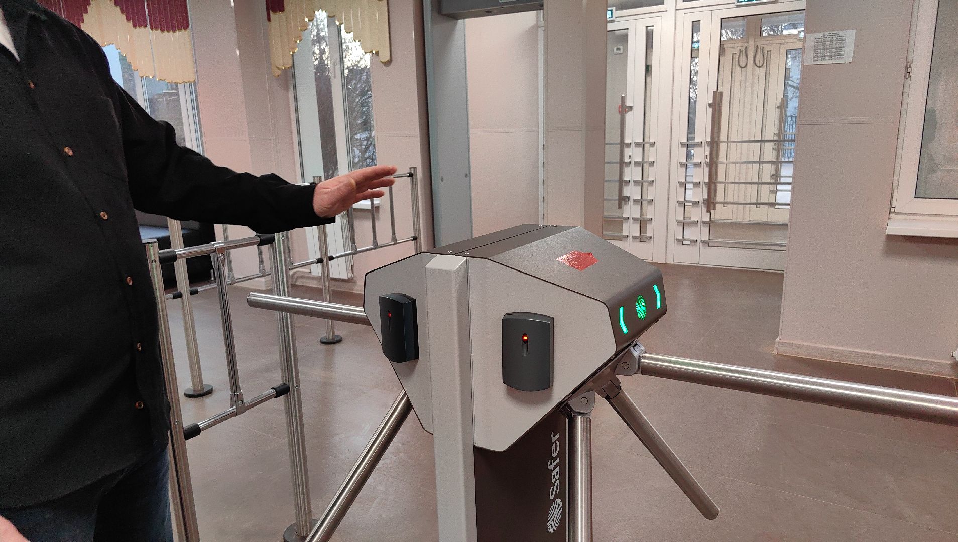 охрана, металлоискатель, рамка, школа, камера,