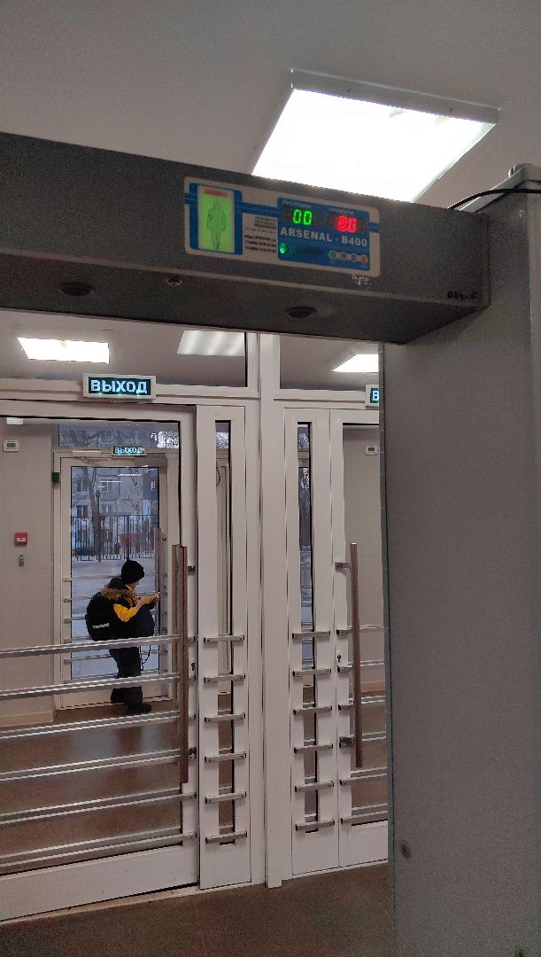 охрана, металлоискатель, рамка, школа, камера,